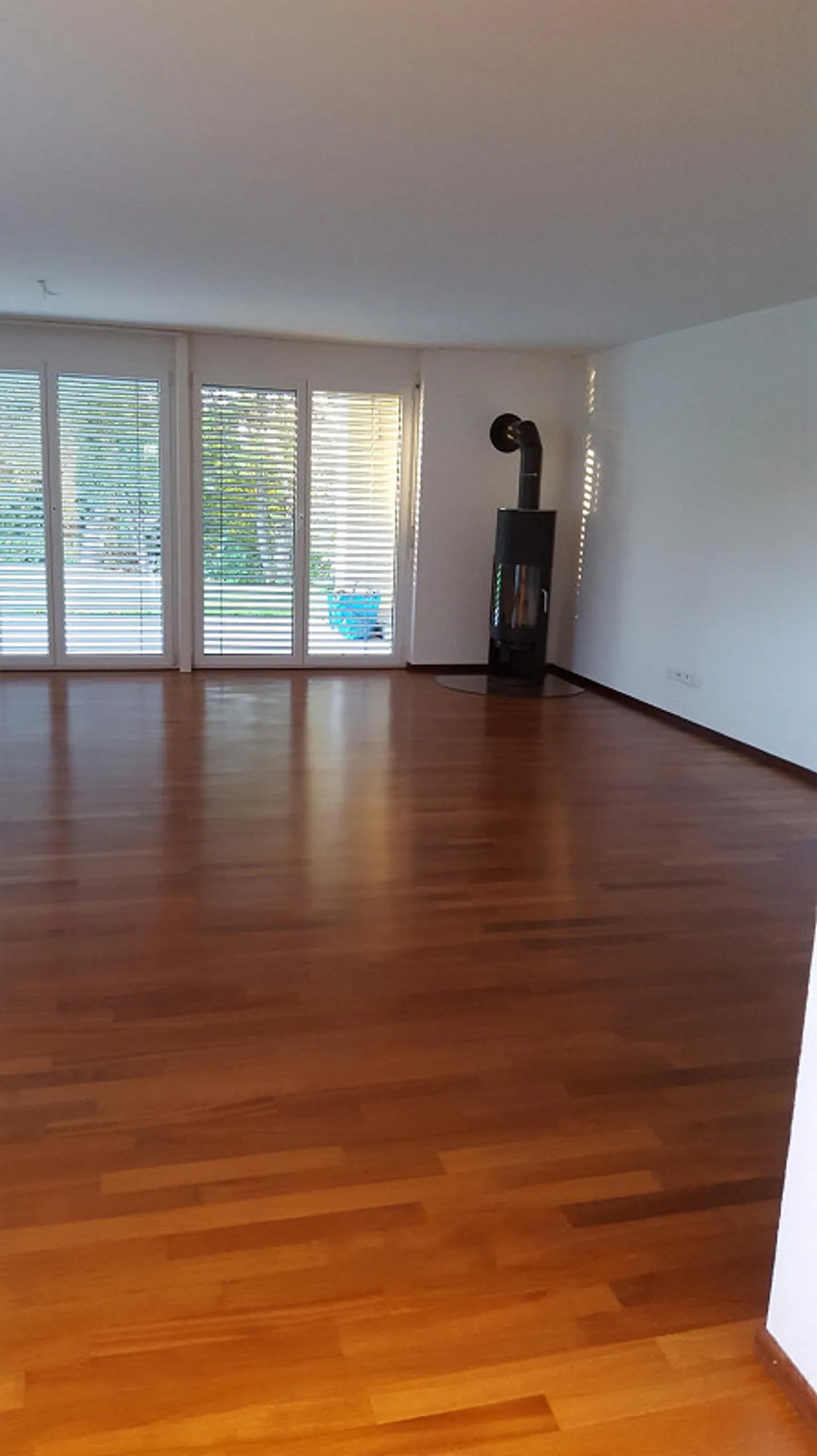 Appartement spacieux de 4½ pièces au rez-de-chaussée avec finition de haute qualité - Photo 12 sur 15