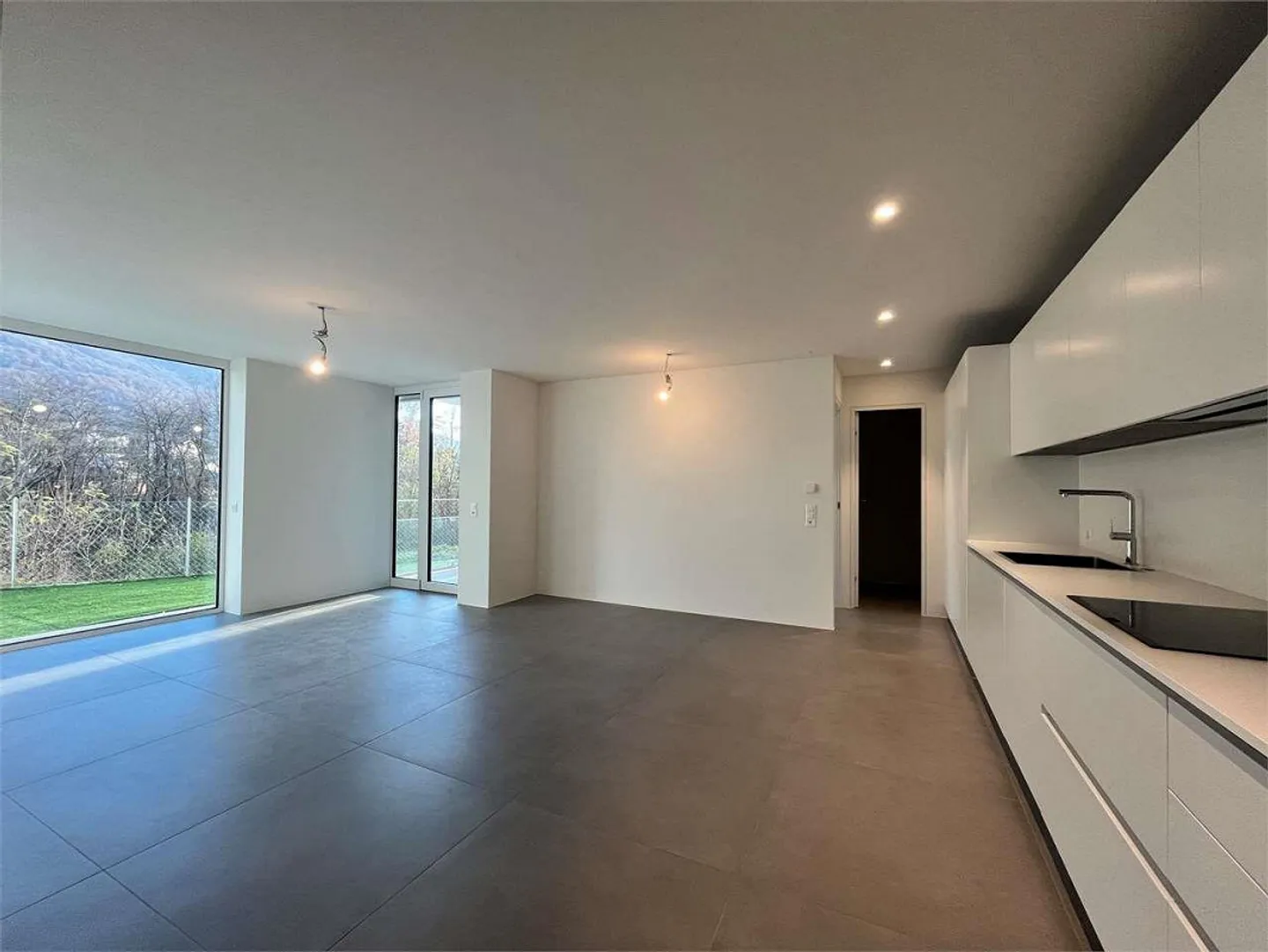 Moderne 2.5 ohne oder mit Garten - Foto 1 von 10