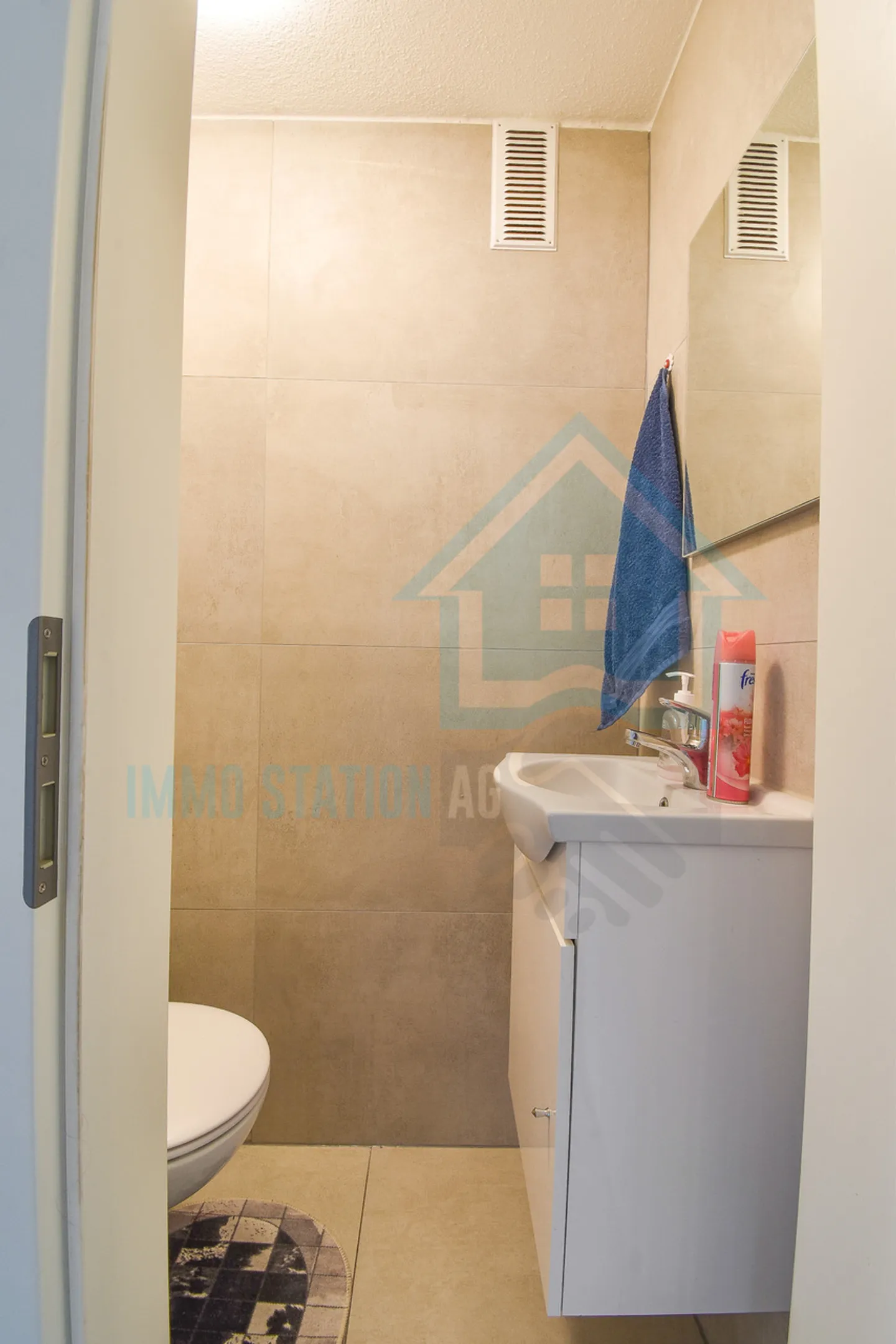 Appartamento ristrutturato con 4 stanze a Reinach AG - investimento ideale - Foto 8 di 10
