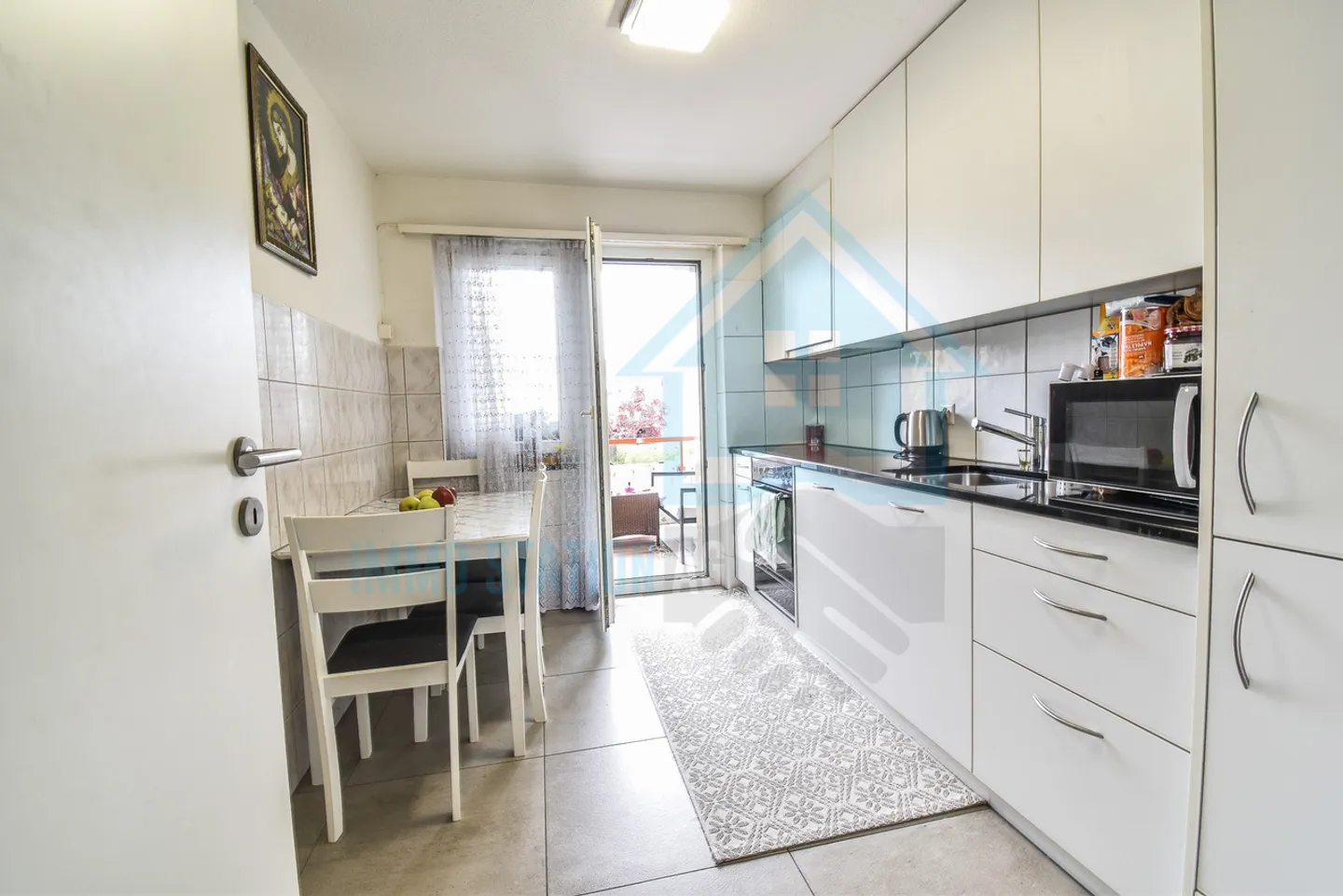 Appartamento ristrutturato con 4 stanze a Reinach AG - investimento ideale - Foto 3 di 10