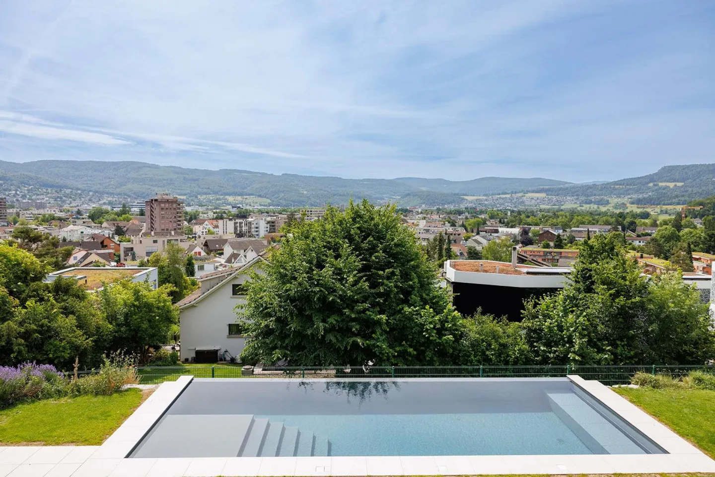 Exclusive 7-room villa with infinity pool and 2-room apartment - Photo 7 of 15