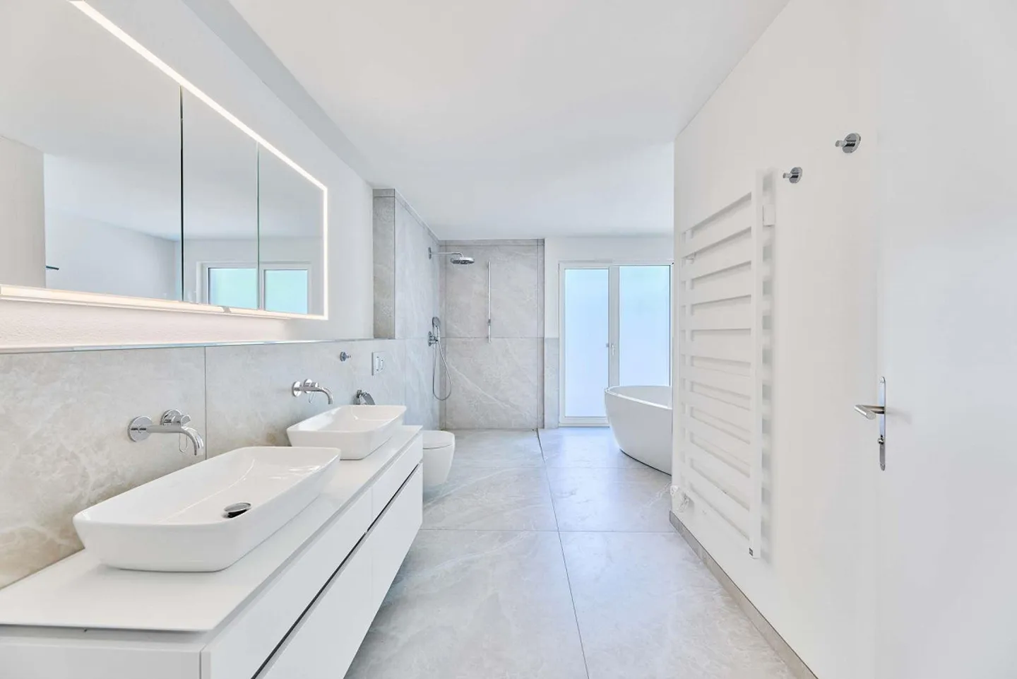 Exclusive 7-room villa with infinity pool and 2-room apartment - Photo 8 of 15
