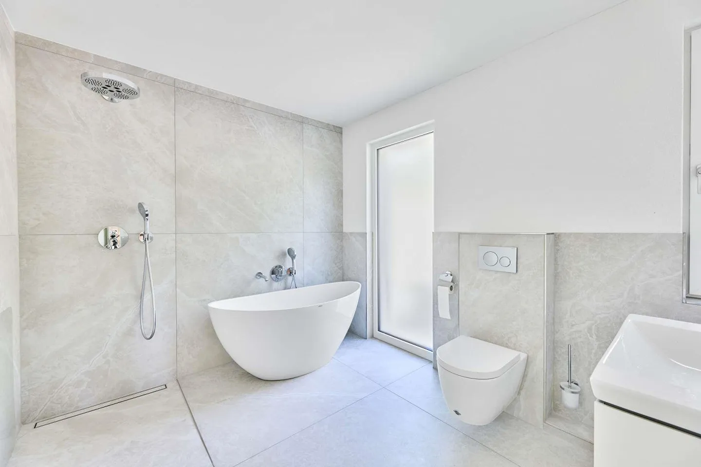 Exclusive 7-room villa with infinity pool and 2-room apartment - Photo 10 of 15