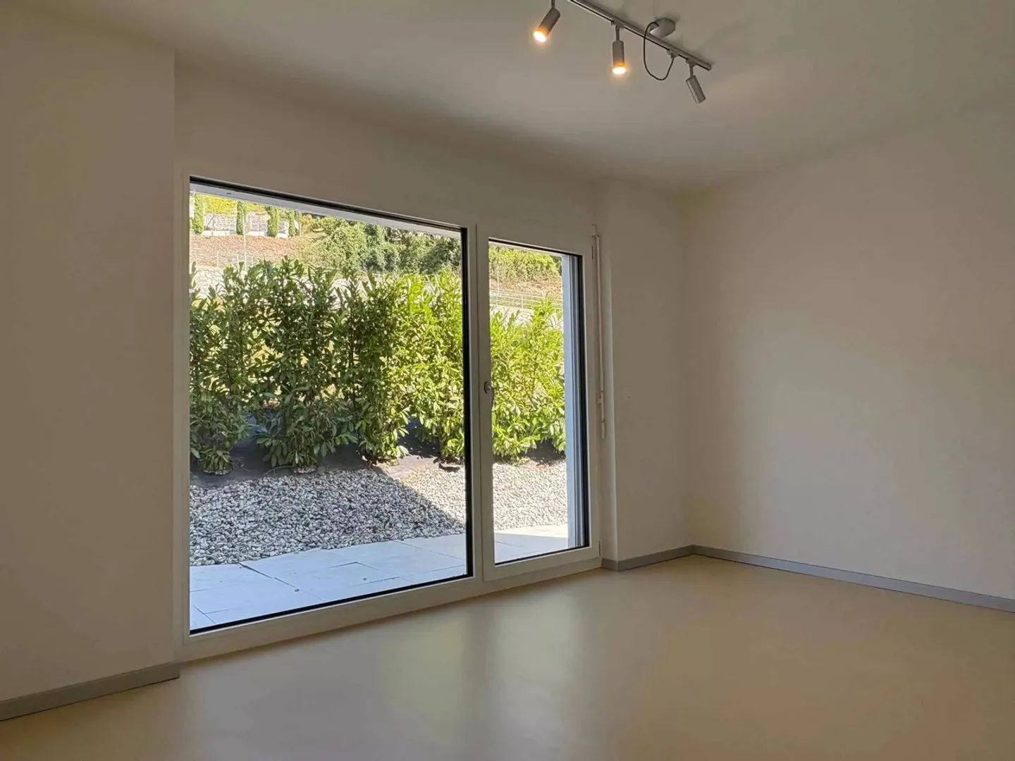 Appartamento di 3.5 locali al piano terra con vista mozzafiato sulle montagne - Foto 3 di 11