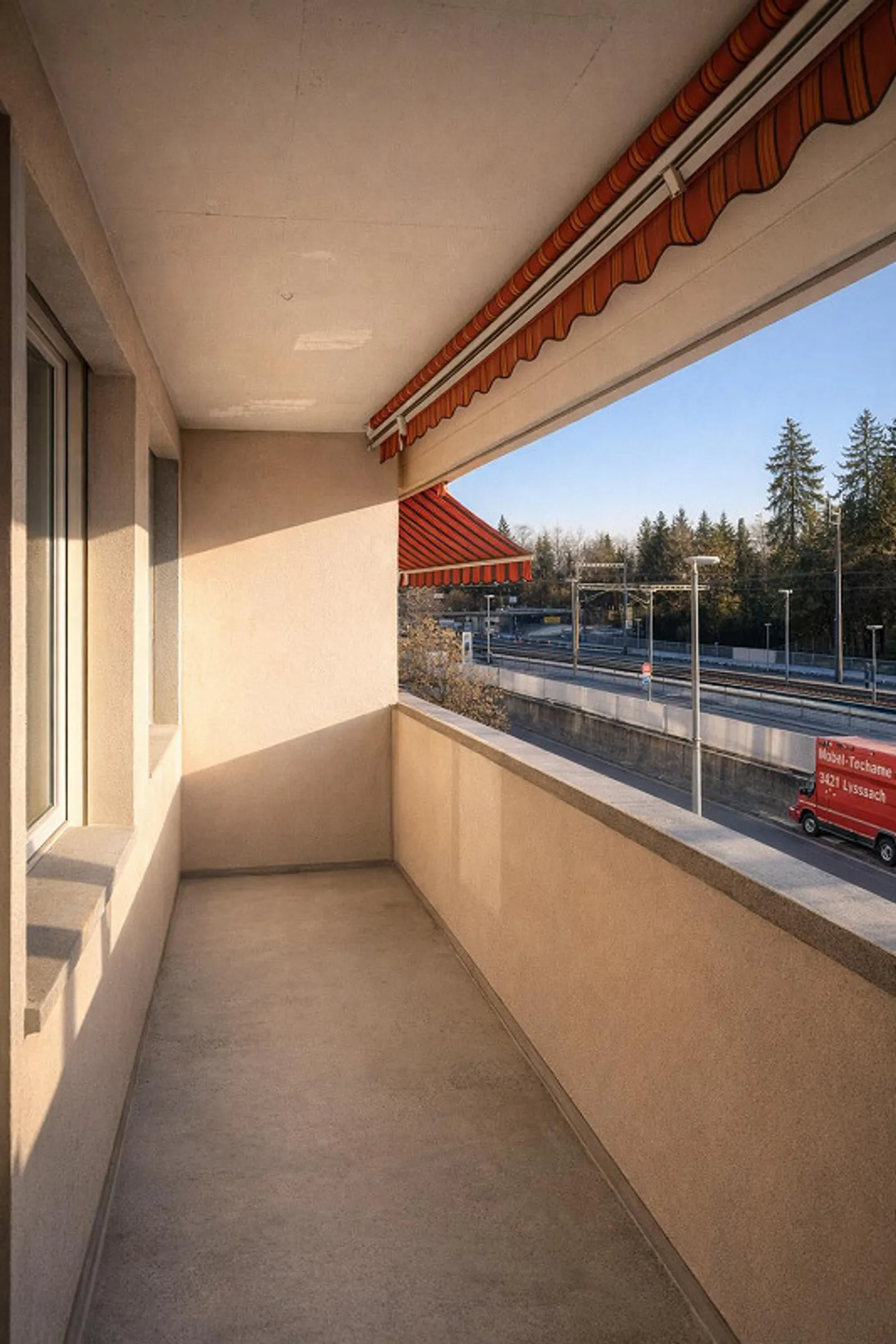 Affittare un appartamento di 4 stanze proprio accanto alla stazione! - Foto 6 di 6