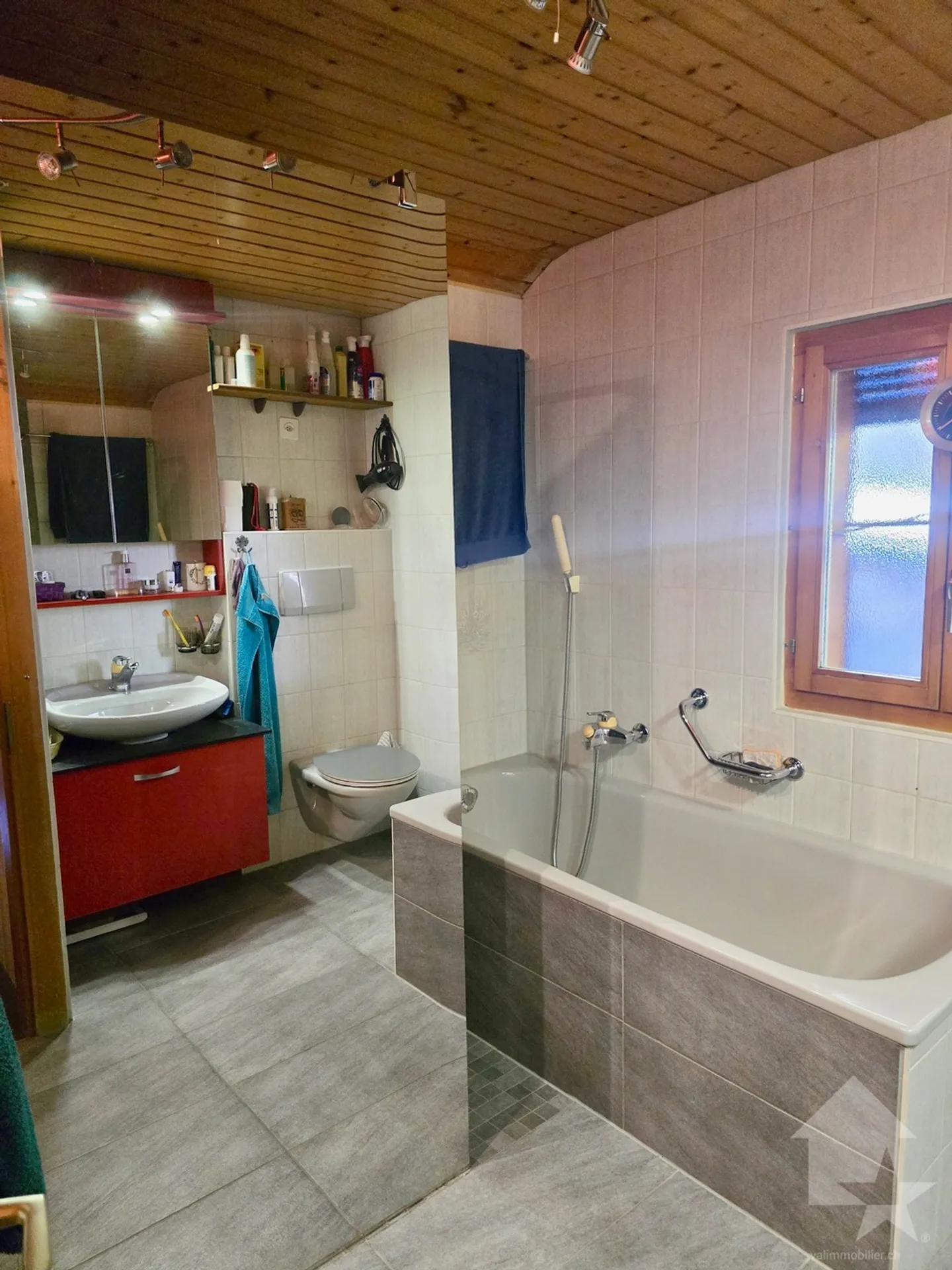 Magnifique chalet avec 2 places de parc extérieures - Photo 26 sur 35