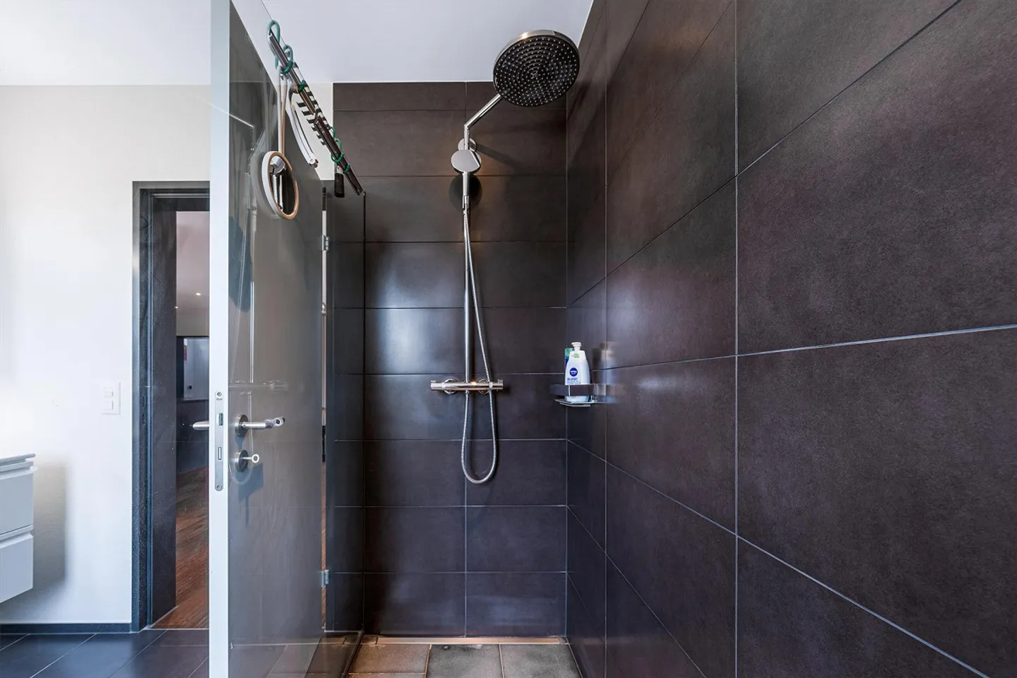 Bright Apartment with Modern Features - Photo 11 of 11