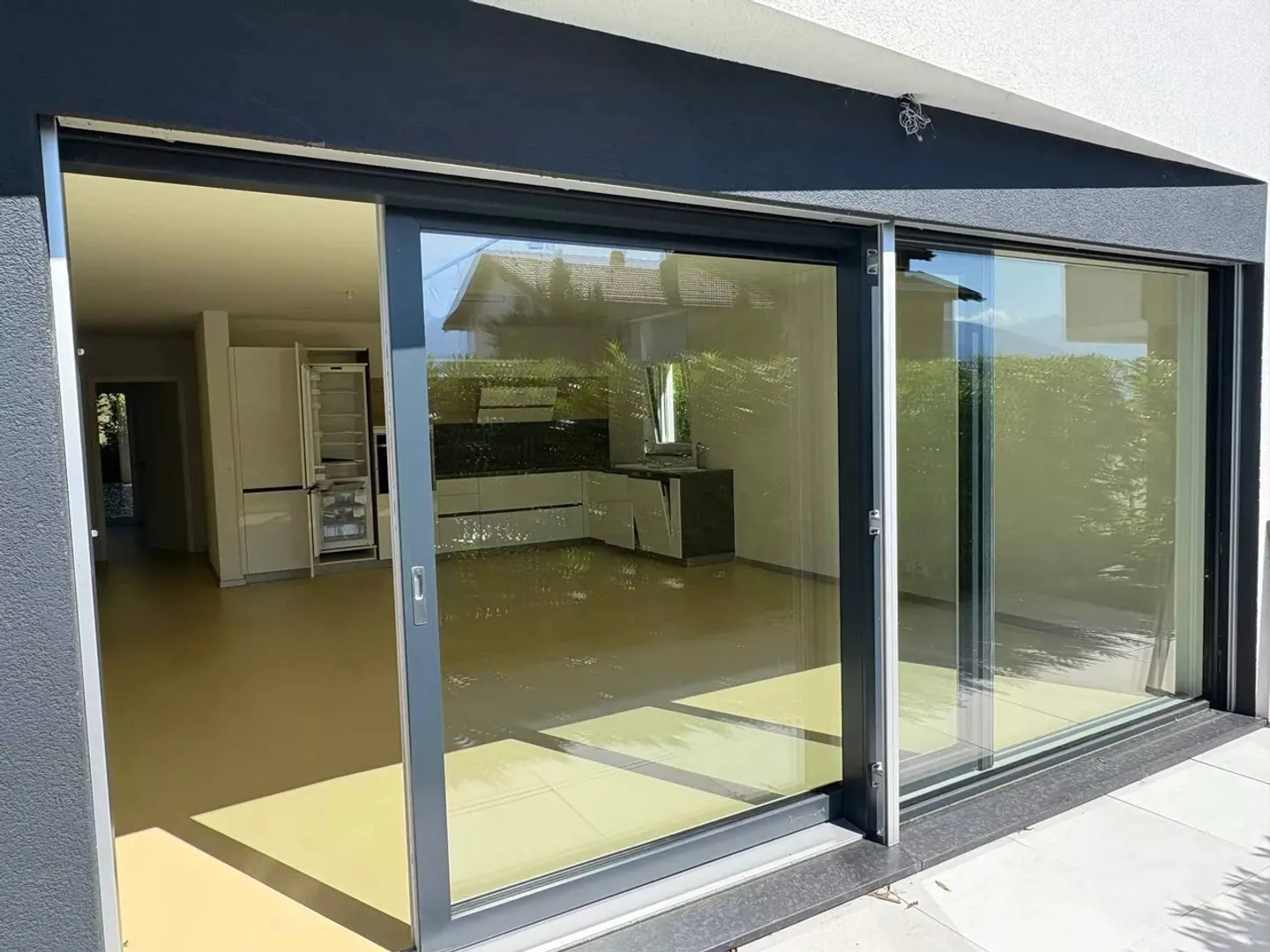 Appartamento di 3.5 locali al piano terra con vista mozzafiato sulle montagne - Foto 8 di 11