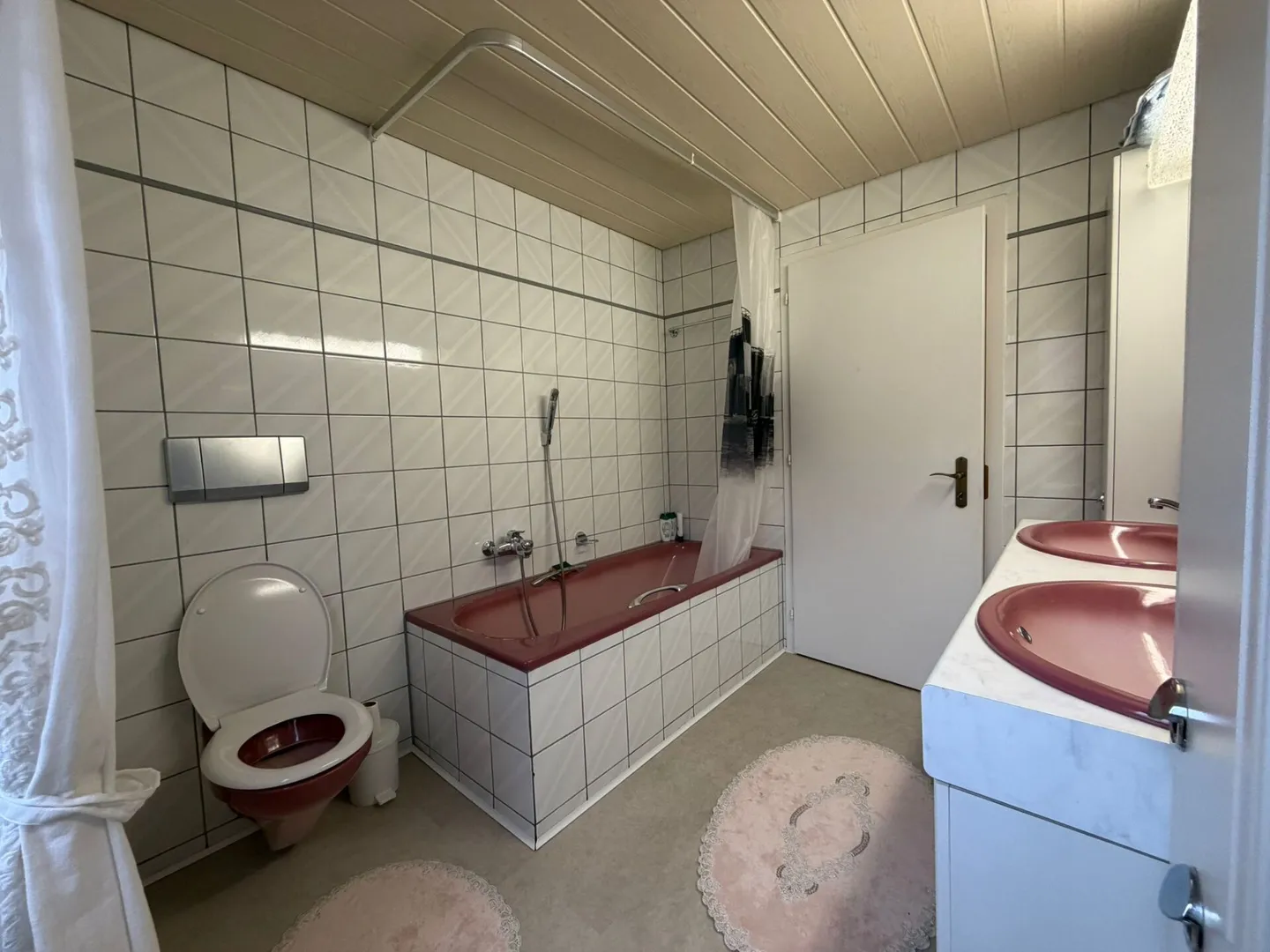 Luminoso appartamento al piano terra di 4½ locali con 137 m² e area salotto coperta - Foto 7 di 16