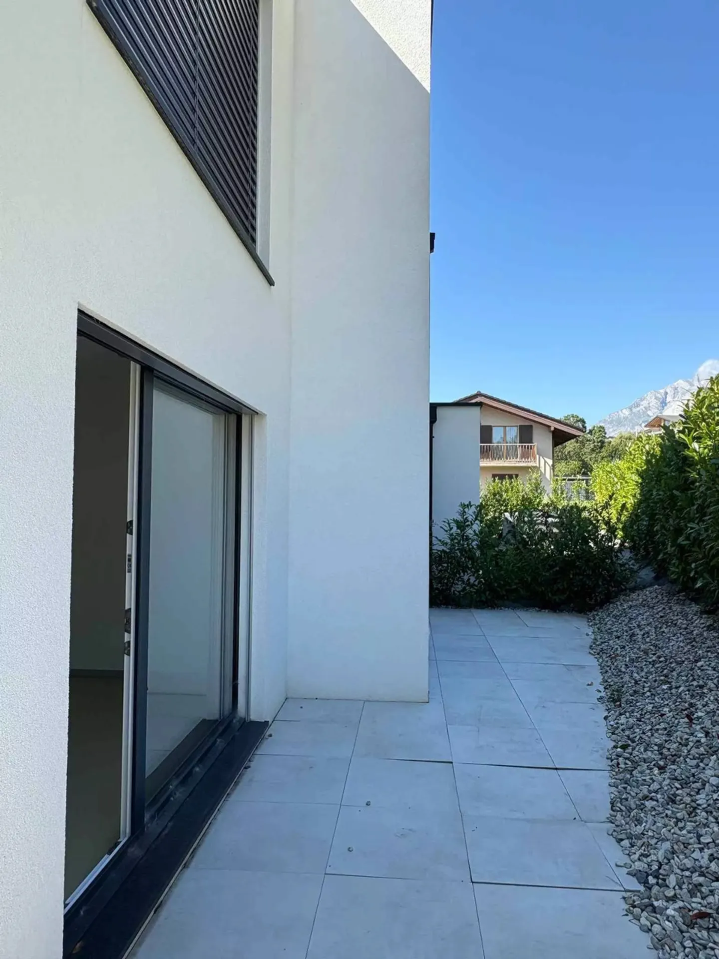 Appartamento di 3.5 locali al piano terra con vista mozzafiato sulle montagne - Foto 10 di 11