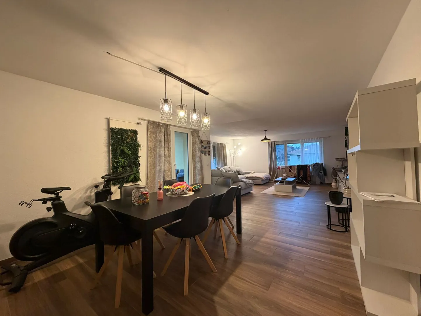 Luminoso appartamento al piano terra di 4½ locali con 137 m² e area salotto coperta - Foto 11 di 16