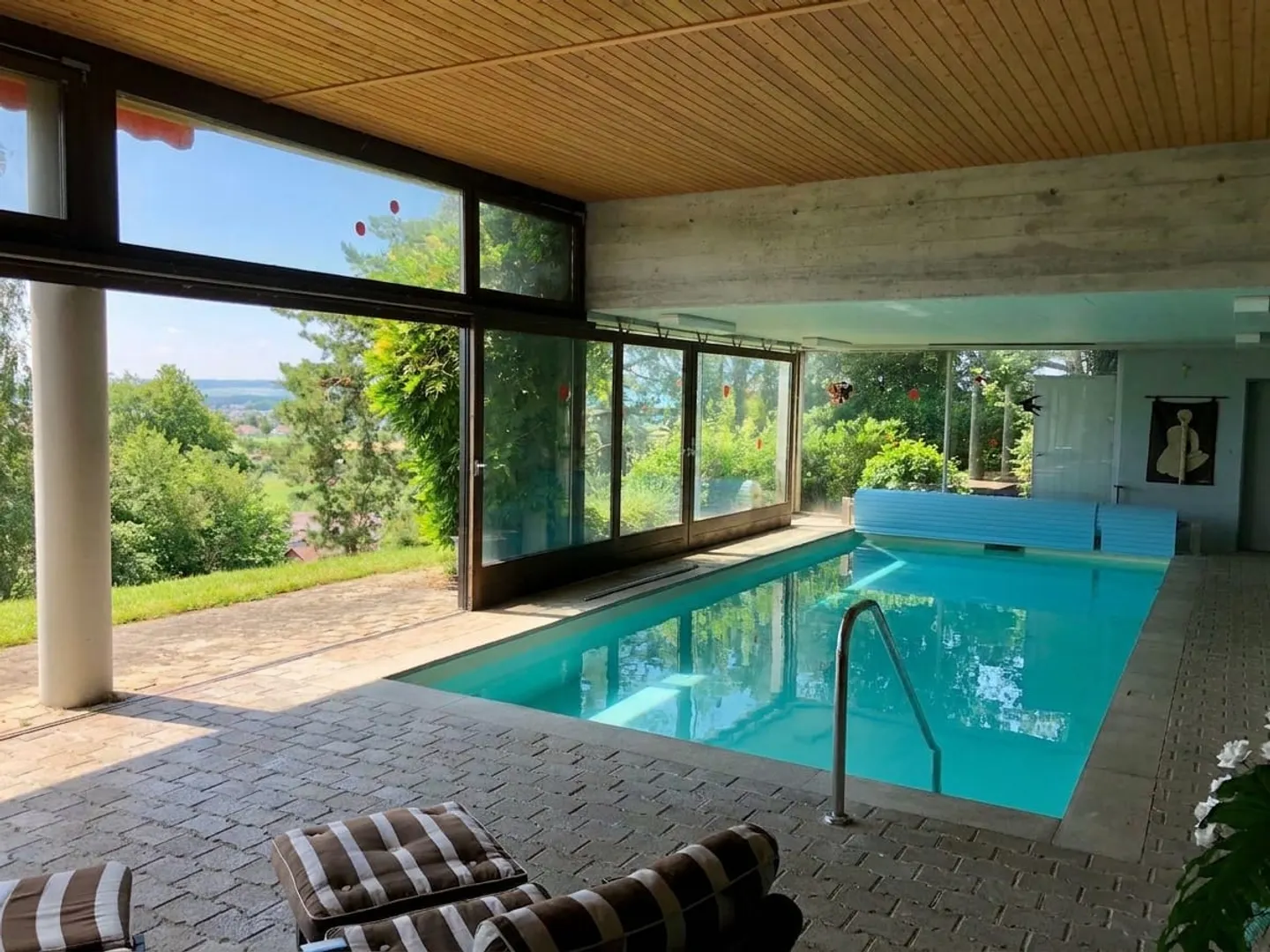 Spacious Villa with Indoor Pool - Photo 5 of 8