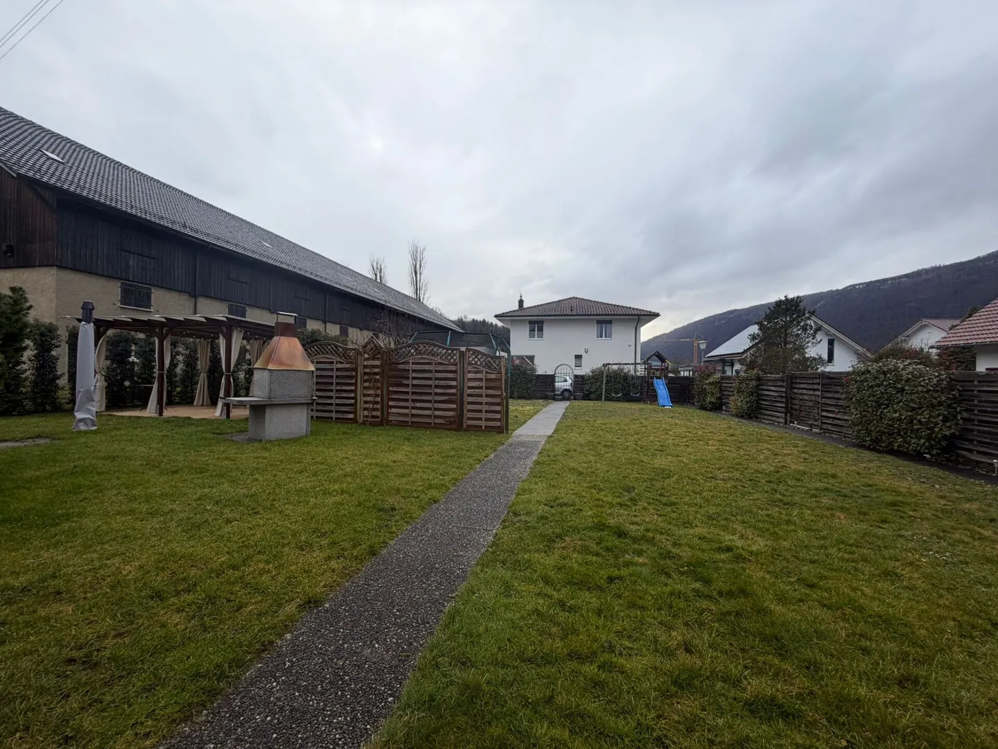 Luminoso appartamento al piano terra di 4½ locali con 137 m² e area salotto coperta - Foto 14 di 16