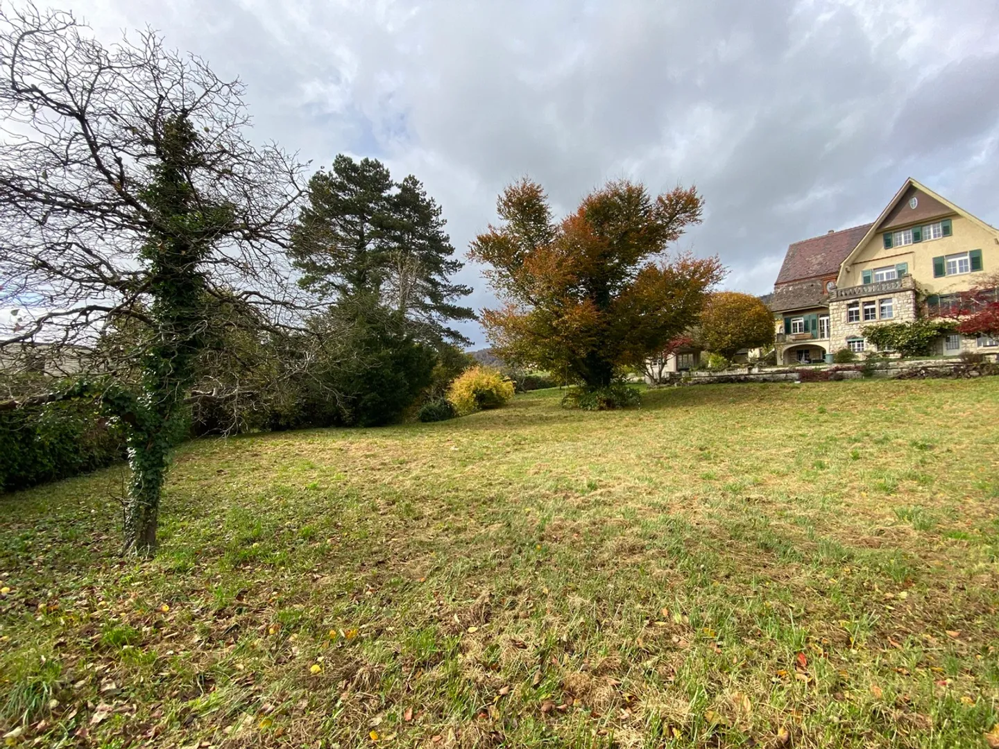 Terrain de 1'966 m2 idéalement situé dans un quartier résidentiel  - Photo 4 sur 6