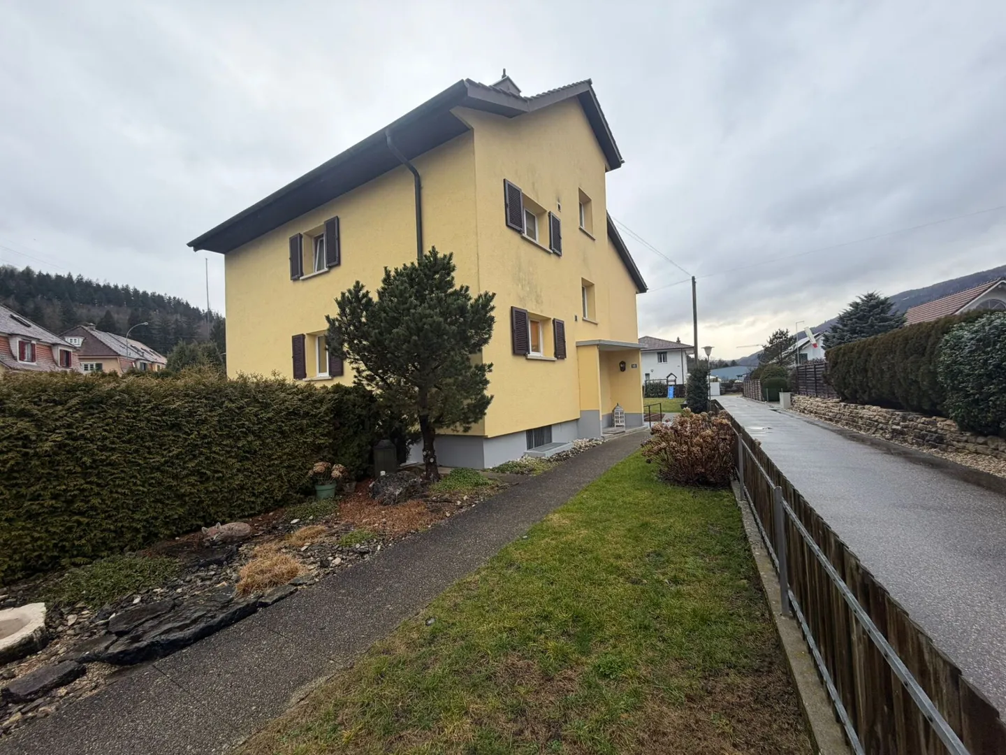 Luminoso appartamento al piano terra di 4½ locali con 137 m² e area salotto coperta - Foto 15 di 16