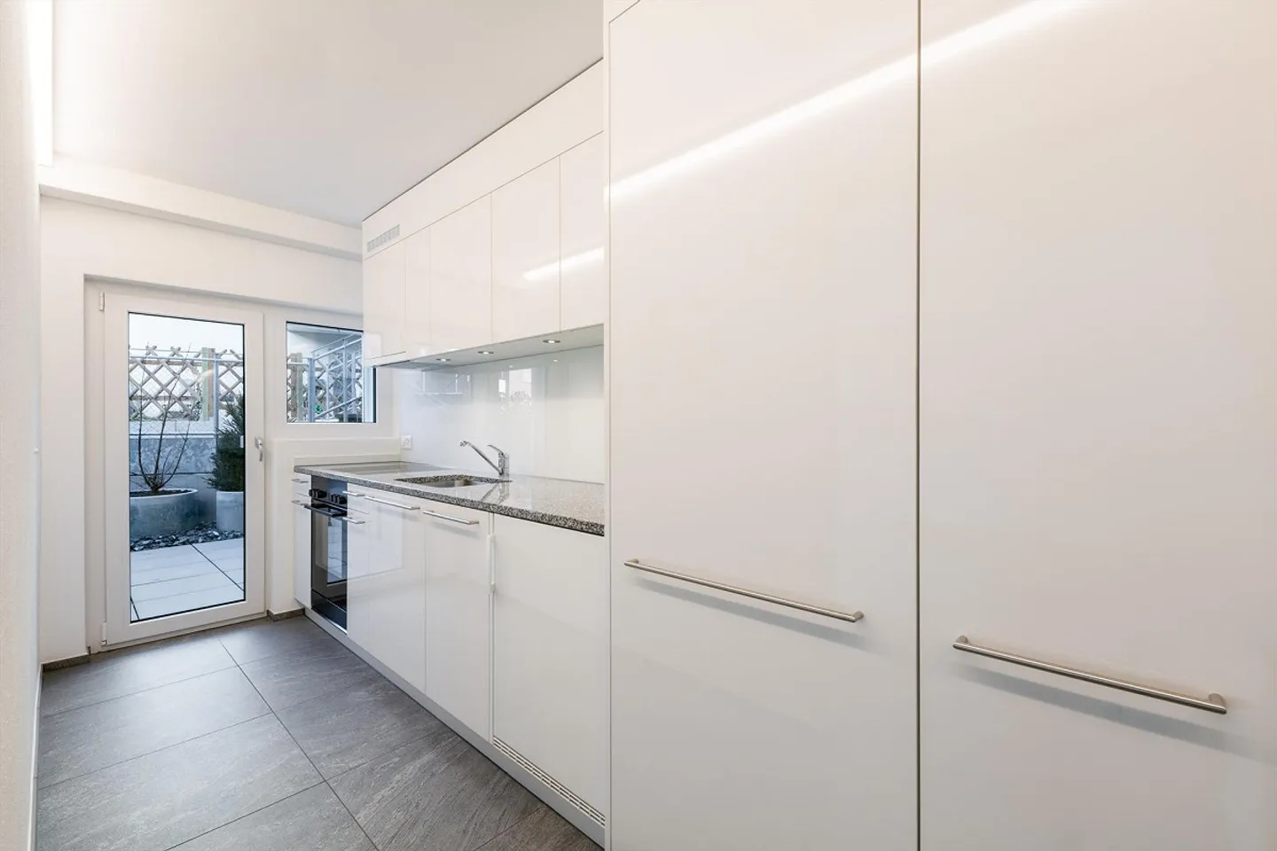 Small apartment near the cantonal hospital - Photo 2 of 4