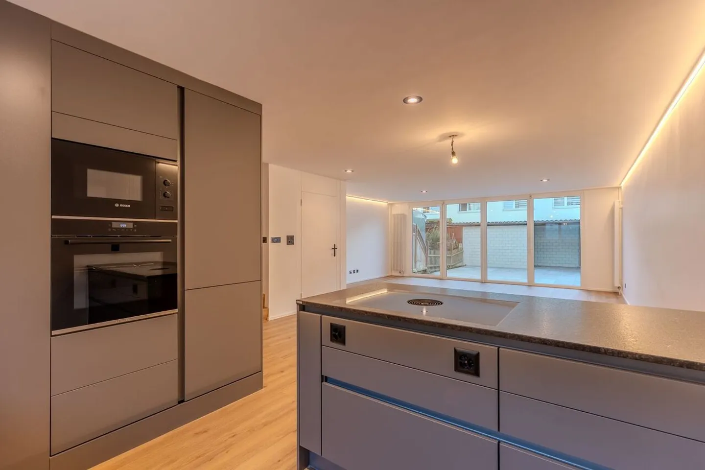 Newly renovated townhouse in Rebstein SG with panoramic views, 5.5 rooms, 254 m² total floor space - Photo 3 of 13