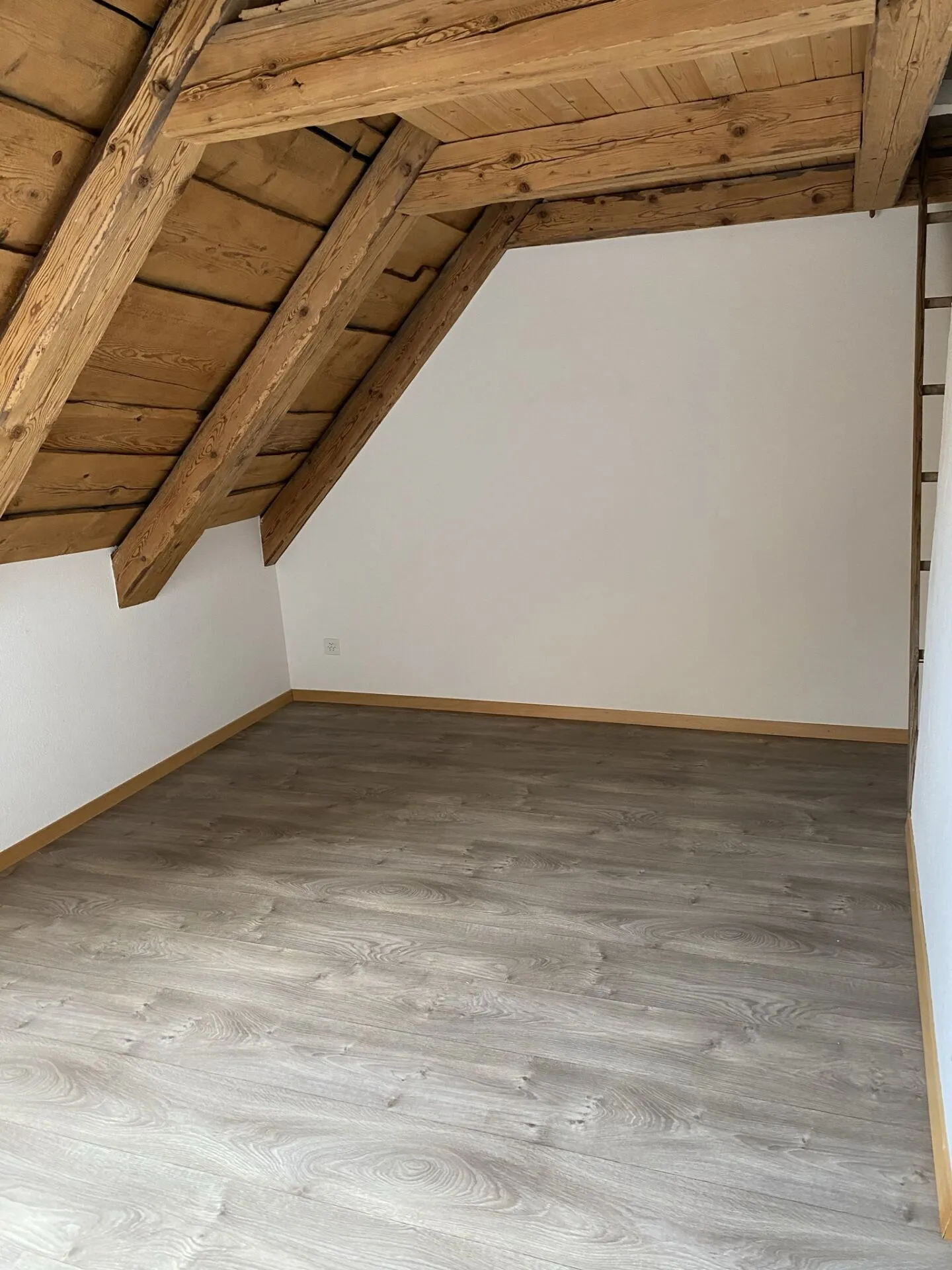 Charmant appartement en attique à Sonvilier - Photo 4 sur 5