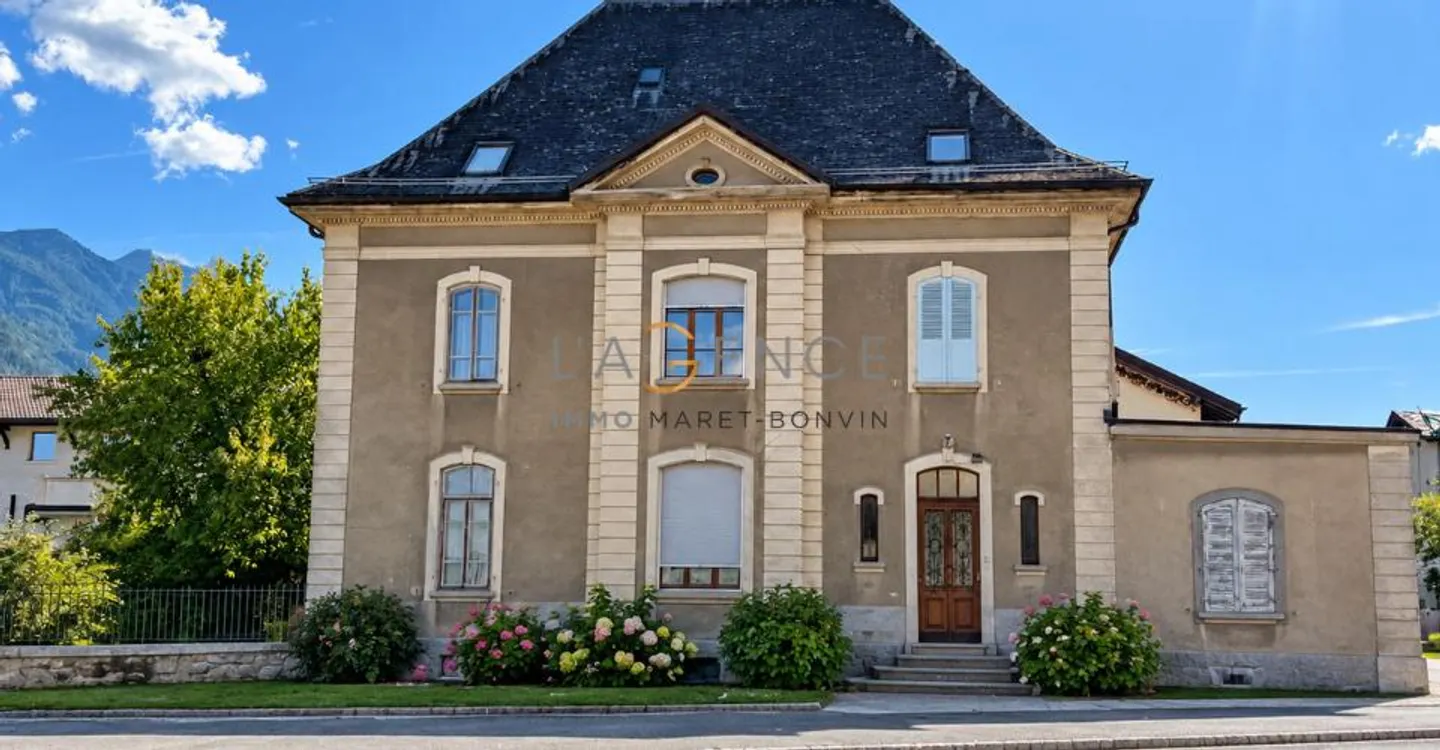 THE MANOR – SAINT-PIERRE-DE-CLAGES - Photo 2 of 2