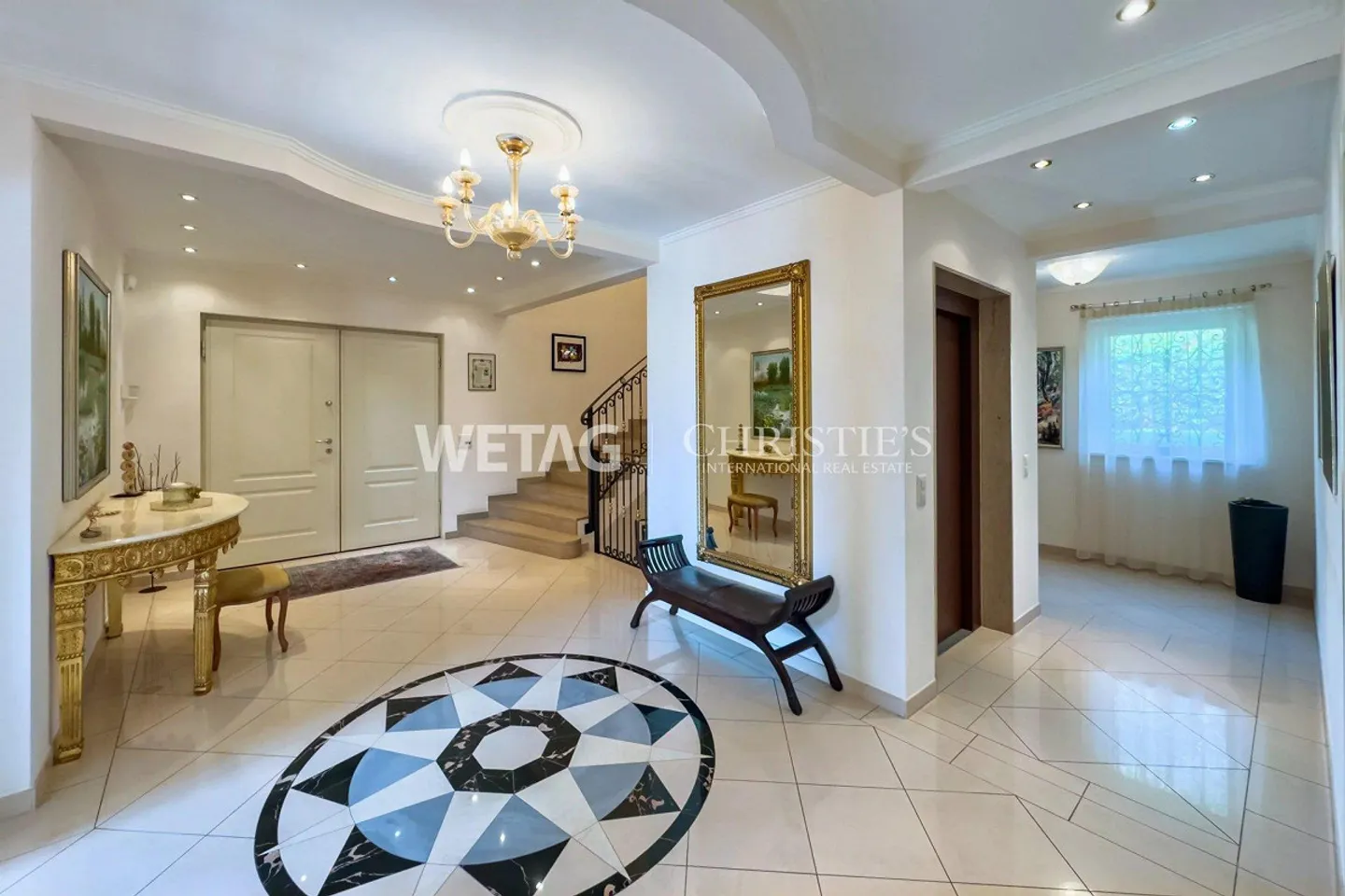 À vendre à Lugano-Manno élégante villa avec piscine, grand jardin... - Photo 3 sur 13