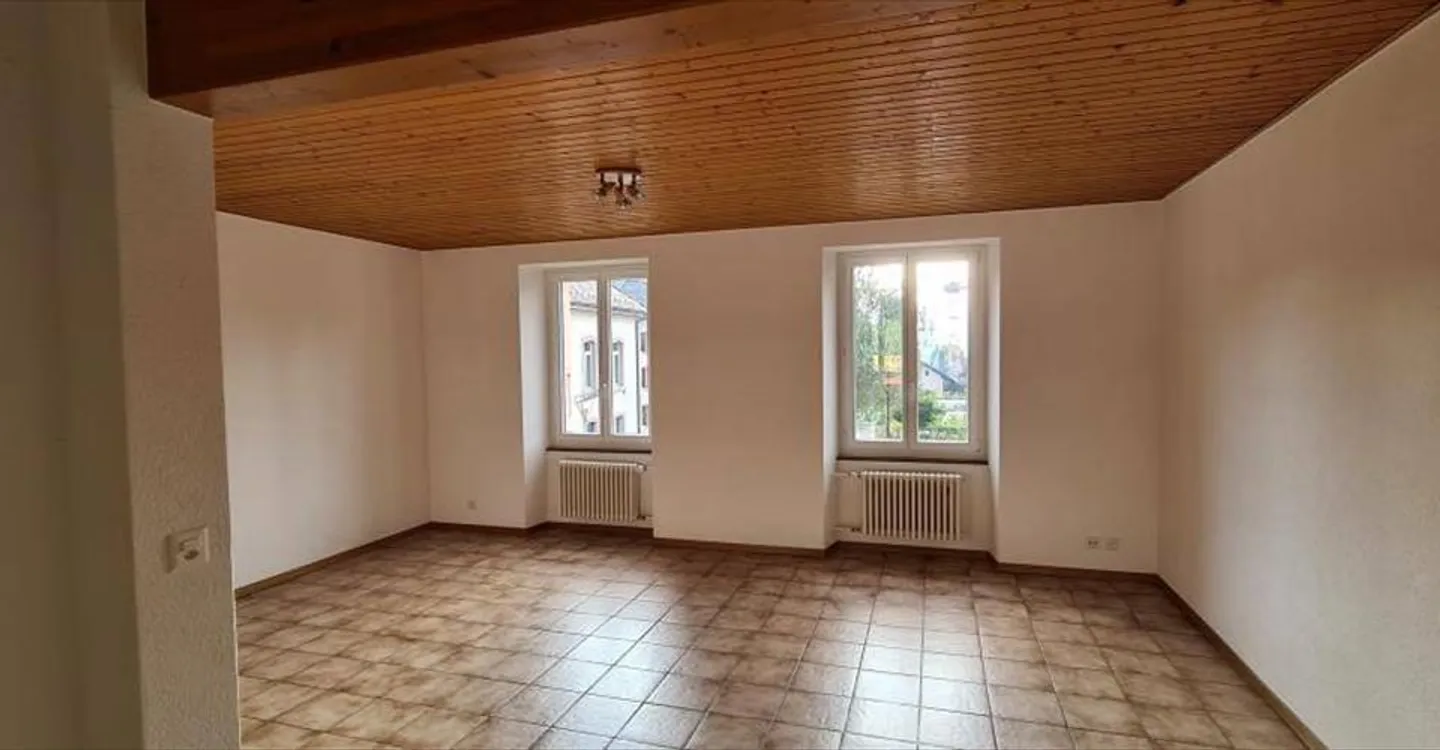 Duplex Apartment with Parking - Photo 4 of 12