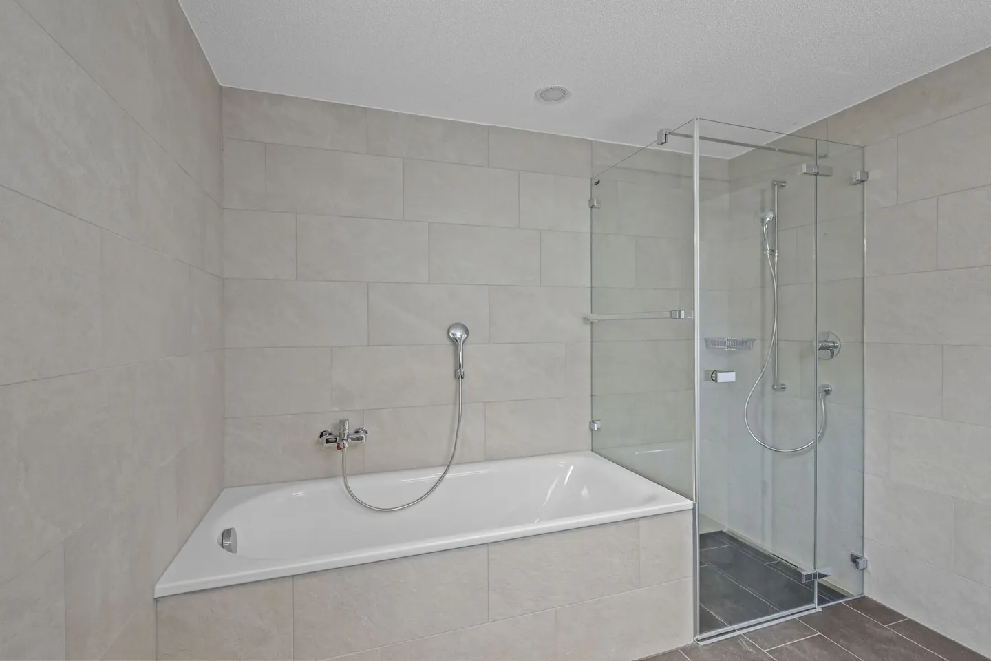 Appartement 4.5 pièces avec vue dégagée - Photo 8 sur 12