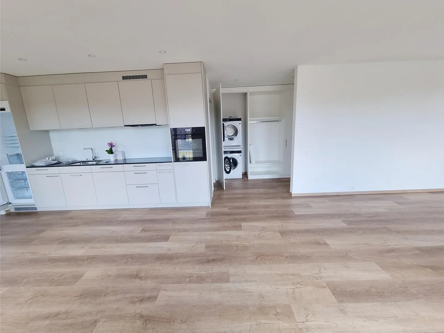 Appartement attrayant de 3,5 pièces dans un emplacement central à Uster - Photo 2 sur 5