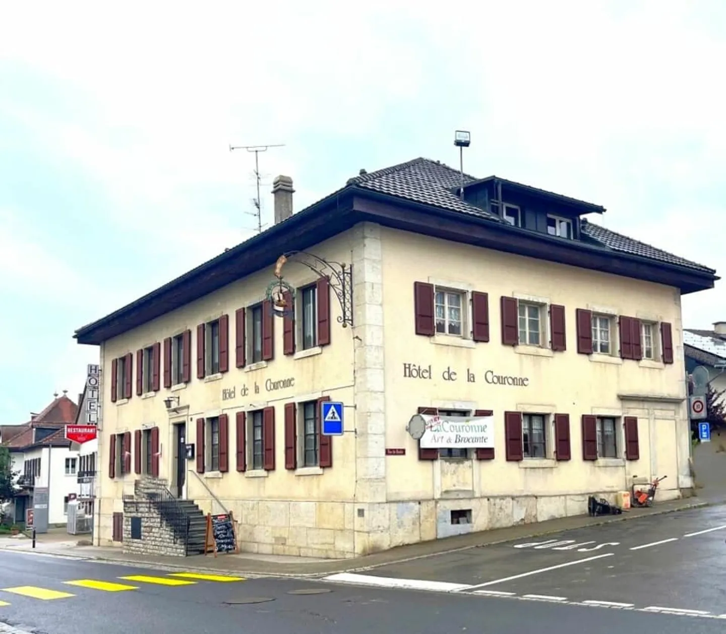 Ristorante / Hotel "La Couronne" a Les Bois JU - Foto 1 di 13