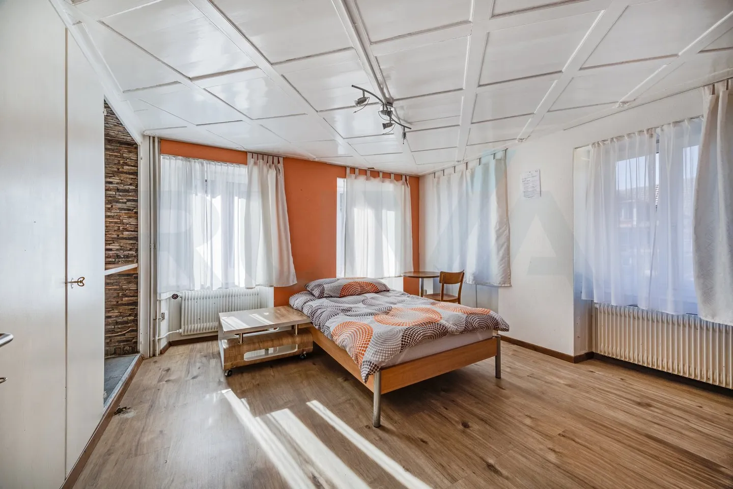 Spacious Restaurant with Terrace - Photo 10 of 15