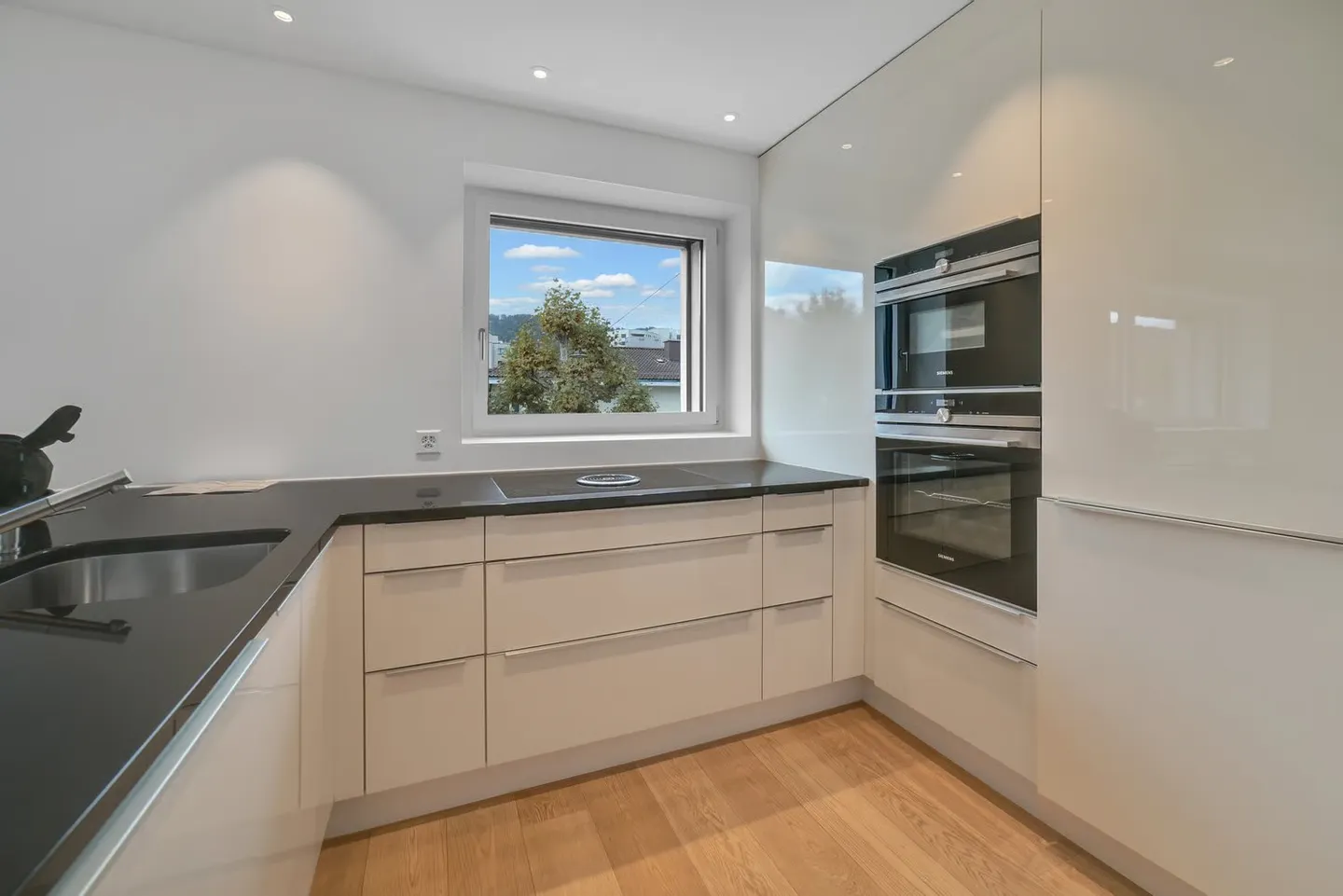 Moderne 3.5-Zimmer-Wohnung mit Balkon in Zürich-Wollishofen – 94 m² - Photo 3 sur 9