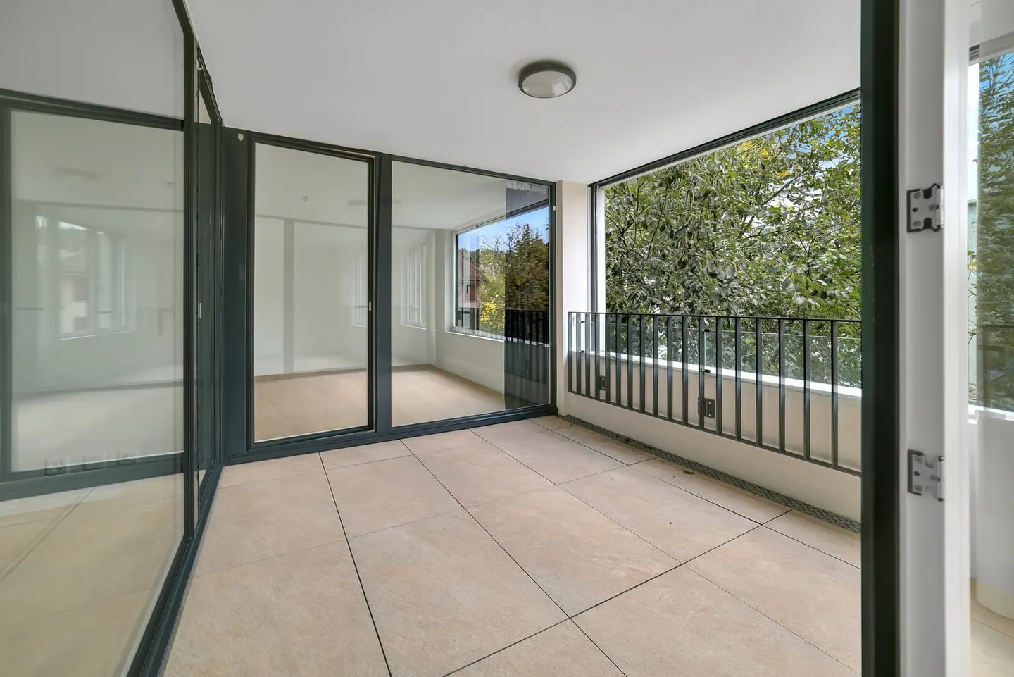 Moderne 3.5-Zimmer-Wohnung mit Balkon in Zürich-Wollishofen – 94 m² - Photo 4 sur 9