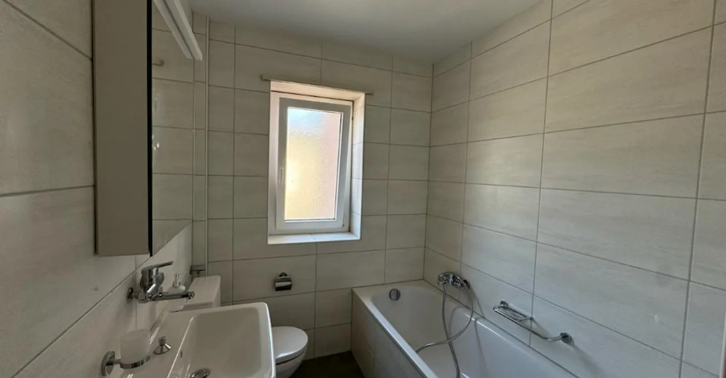 3-Zimmer-Wohnung im 1. Stock komplett renoviert - Foto 2 von 16
