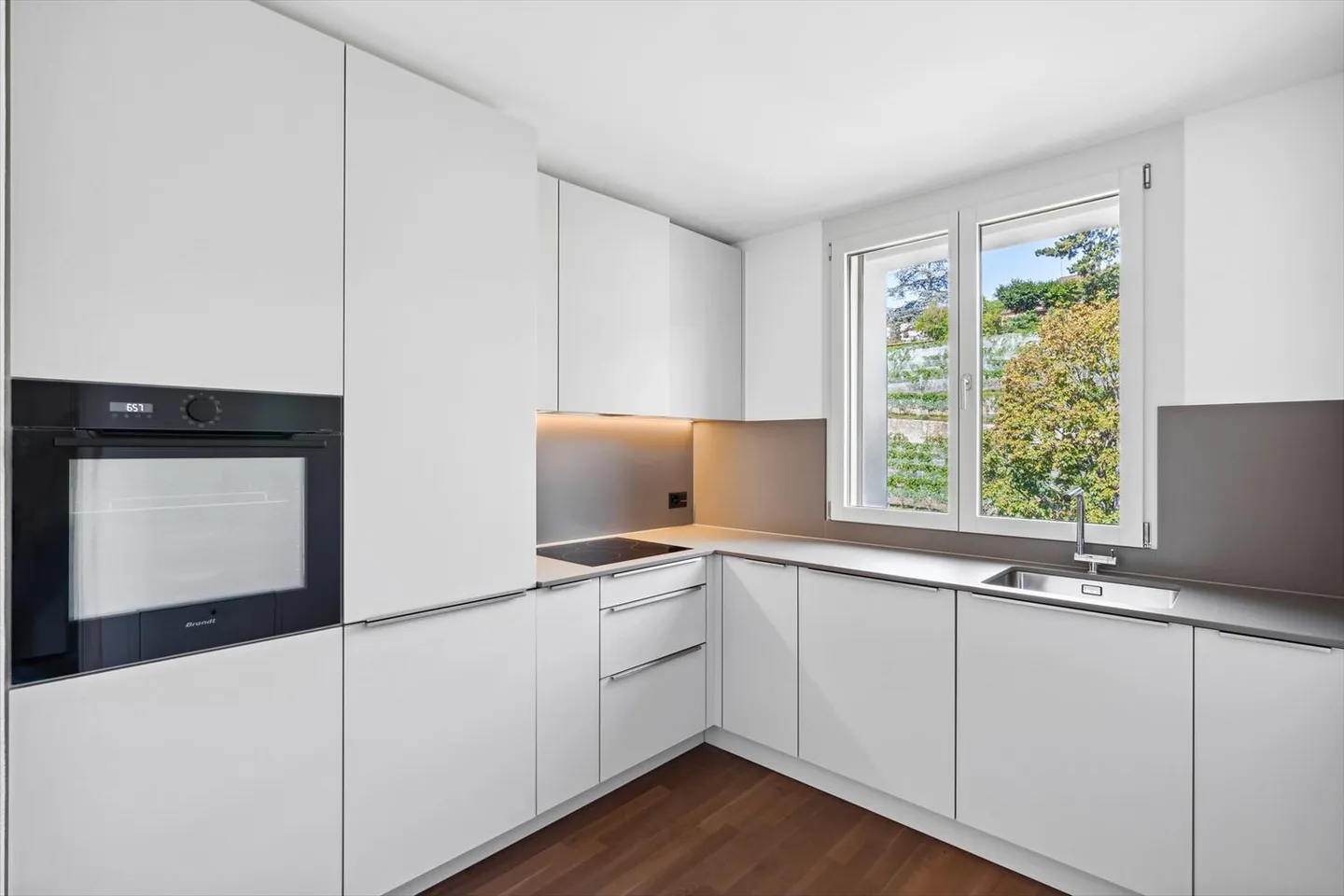 Hervorragende Lage, 2,5 moderne Zimmer im Erdgeschoss - Foto 3 von 12