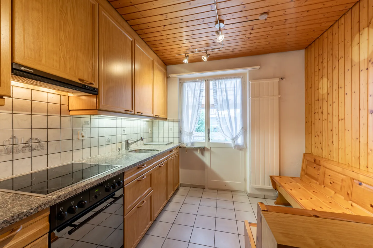 Charming Semi-Detached House with Development Potential - Photo 5 of 8