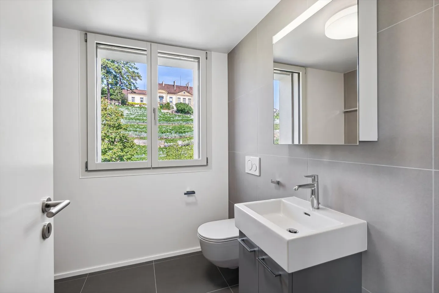 Hervorragende Lage, 2,5 moderne Zimmer im Erdgeschoss - Foto 7 von 12