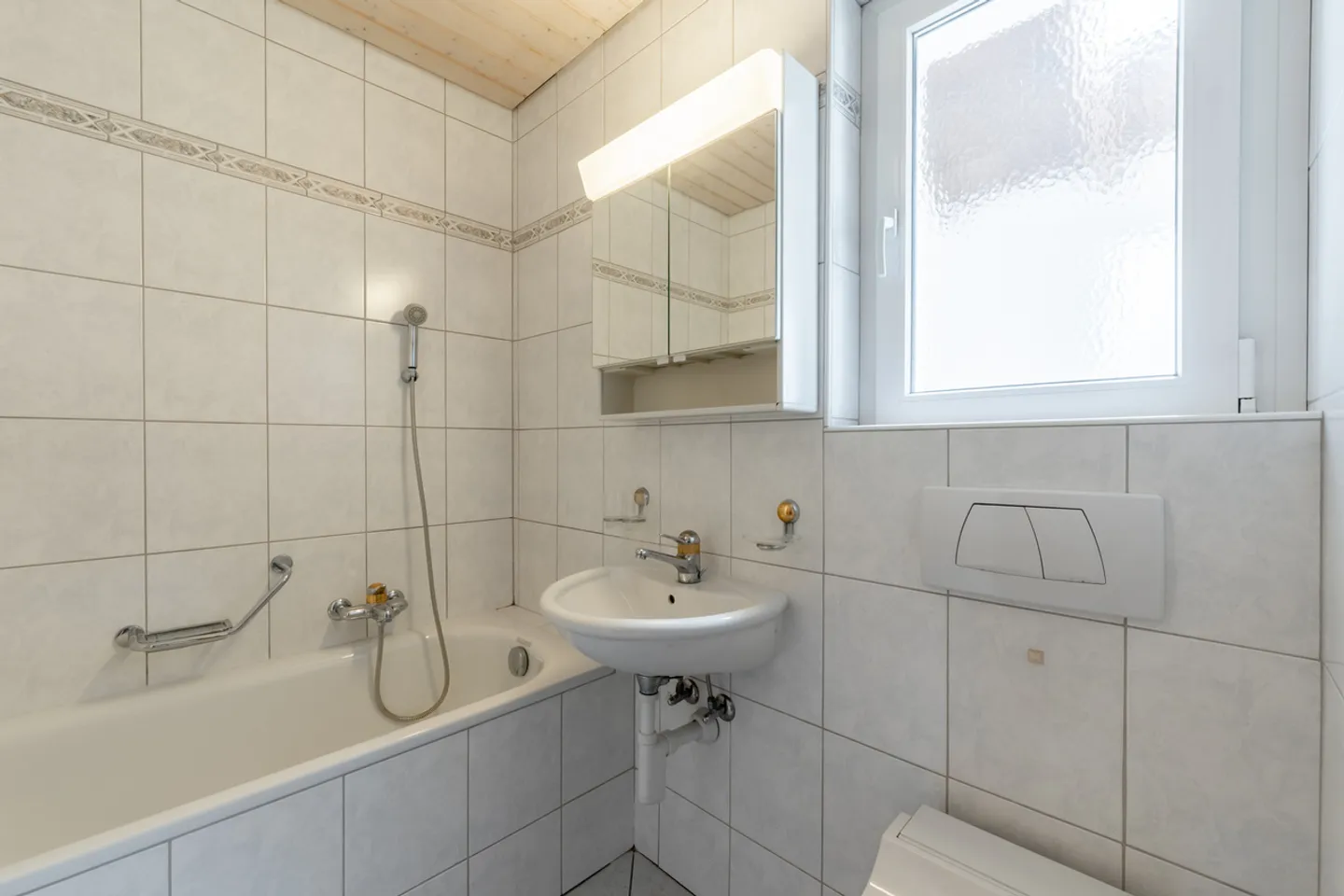 Charming Semi-Detached House with Development Potential - Photo 6 of 8