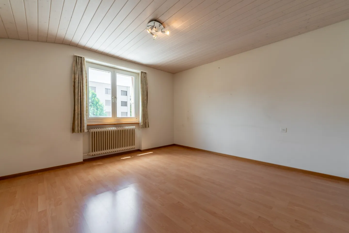 Charming Semi-Detached House with Development Potential - Photo 7 of 8