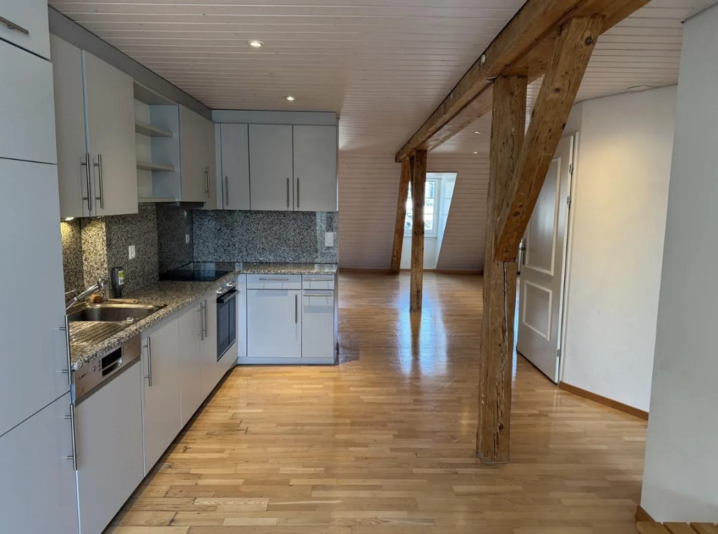 3,5-Zimmer Maisonette mit privater Dachterrasse in der Zürcher Altstadt - Foto 4 von 10