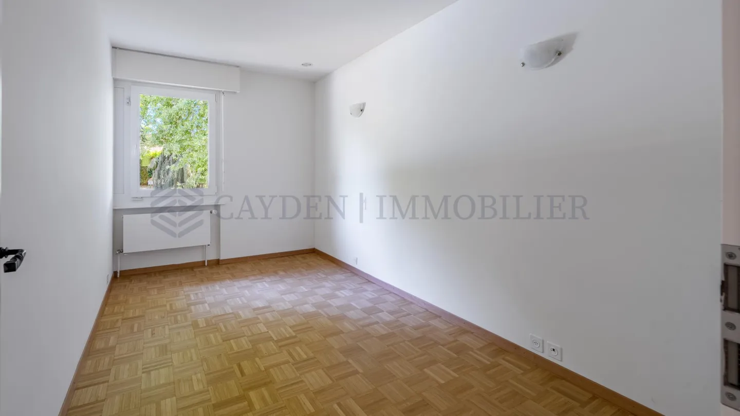 Charmante Villa mit großem Garten - Foto 10 von 11
