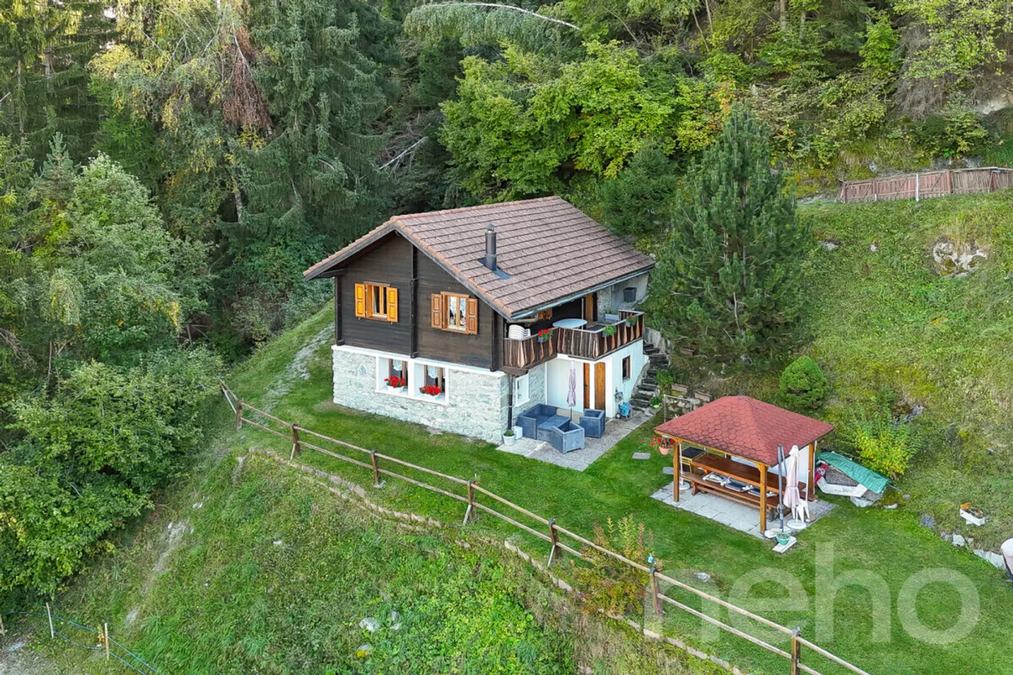 Charming chalet in excellent condition - Photo 1 of 12