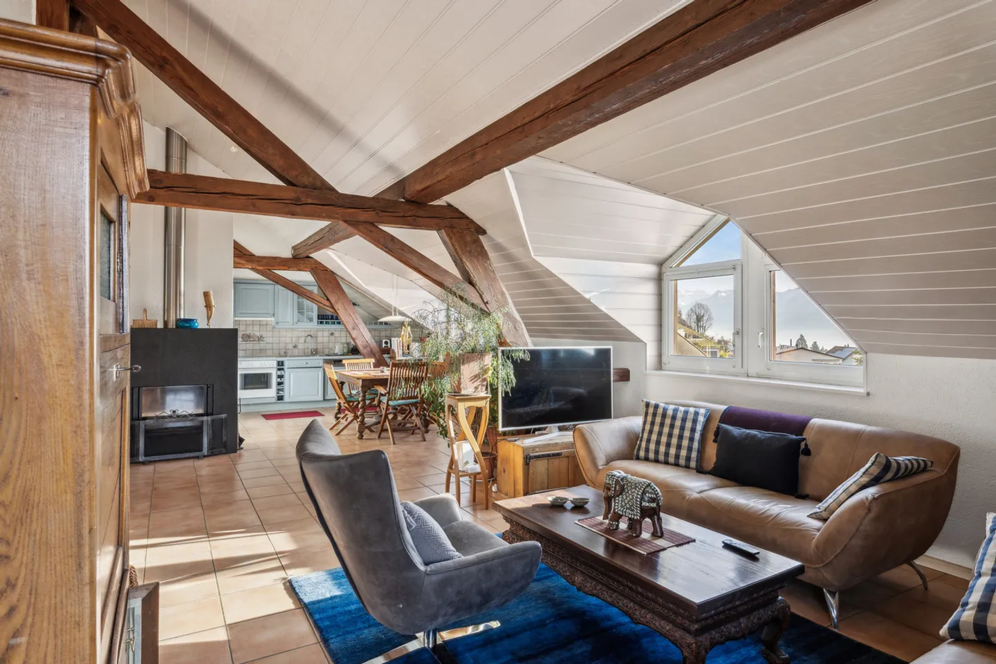 Charme et cachet pour ce joli appartement. A visiter ! - Photo 3 sur 11