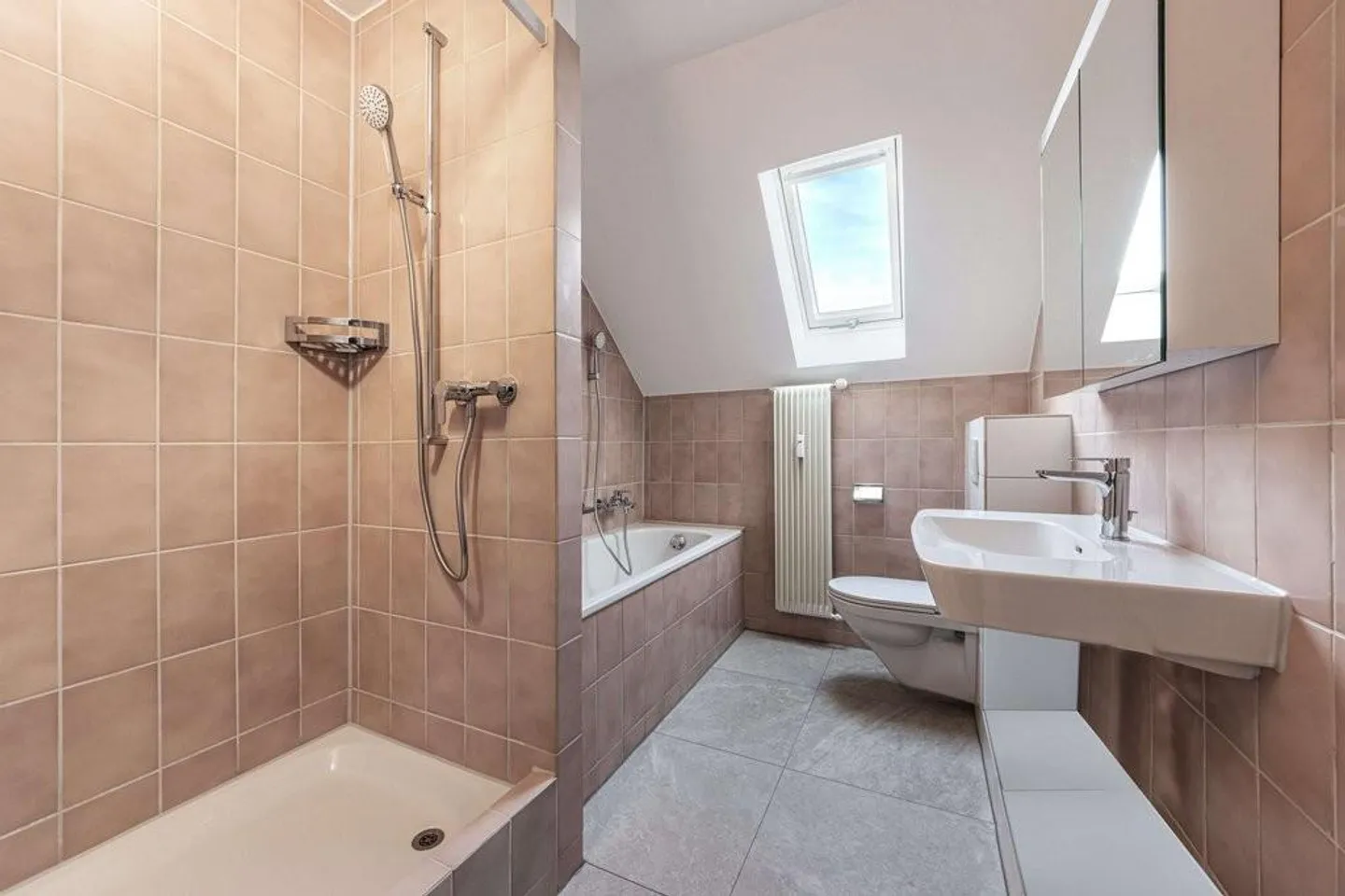 Family-friendly renovated apartment on the outskirts of the city - Photo 3 of 11