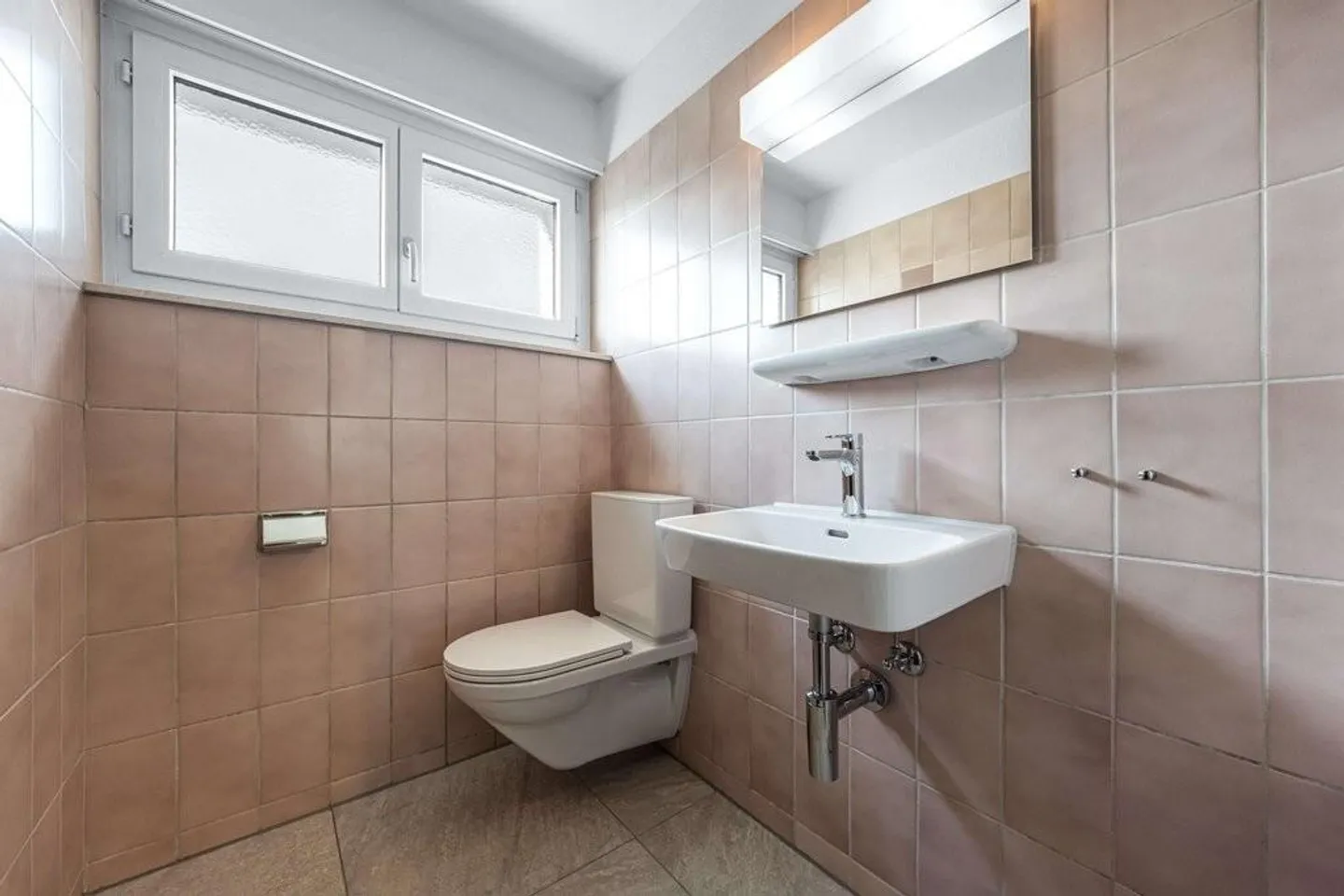 Family-friendly renovated apartment on the outskirts of the city - Photo 4 of 11