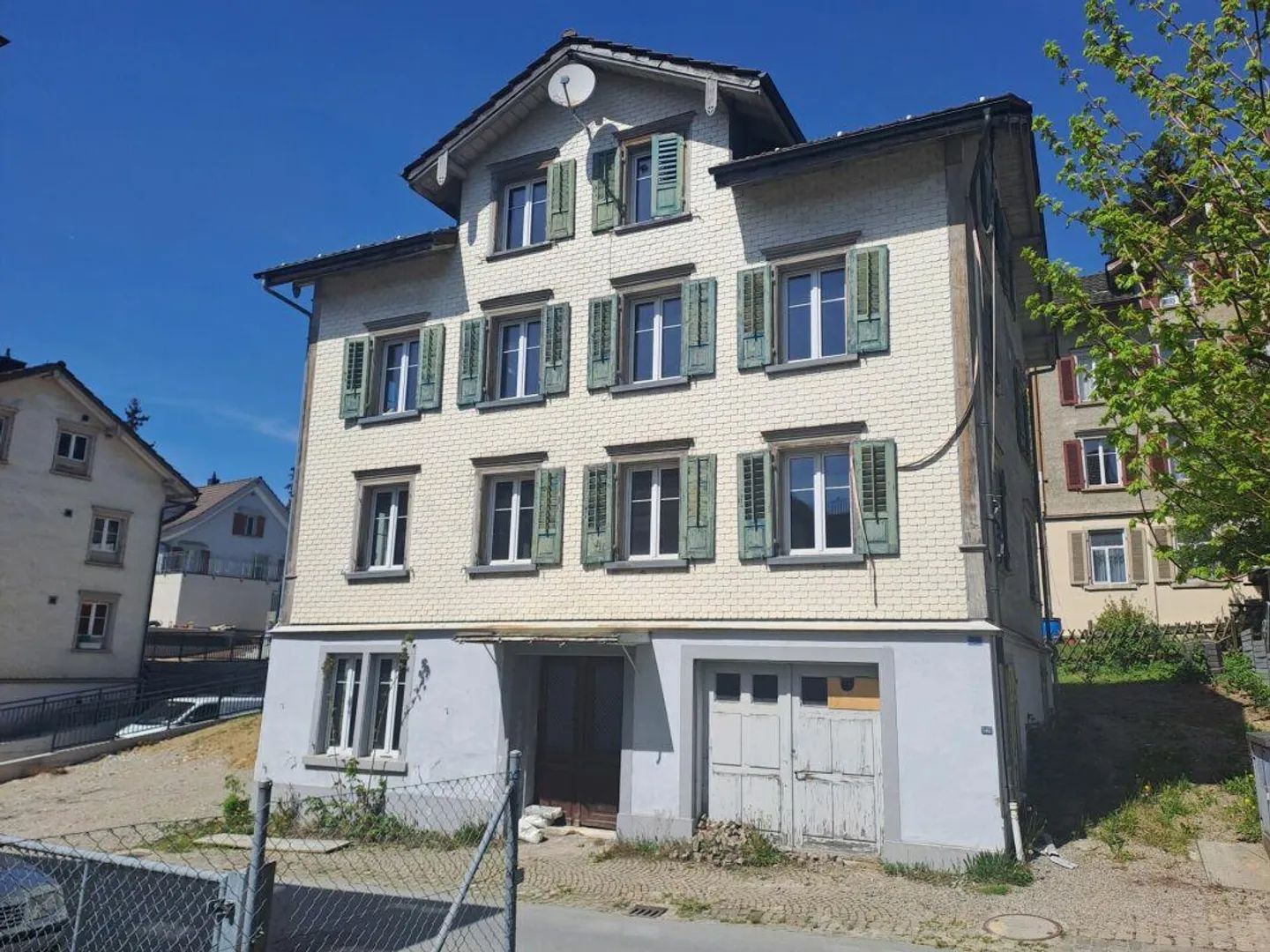 Casa multifamiliare da ristrutturare con potenziale di sviluppo - Foto 1 di 11