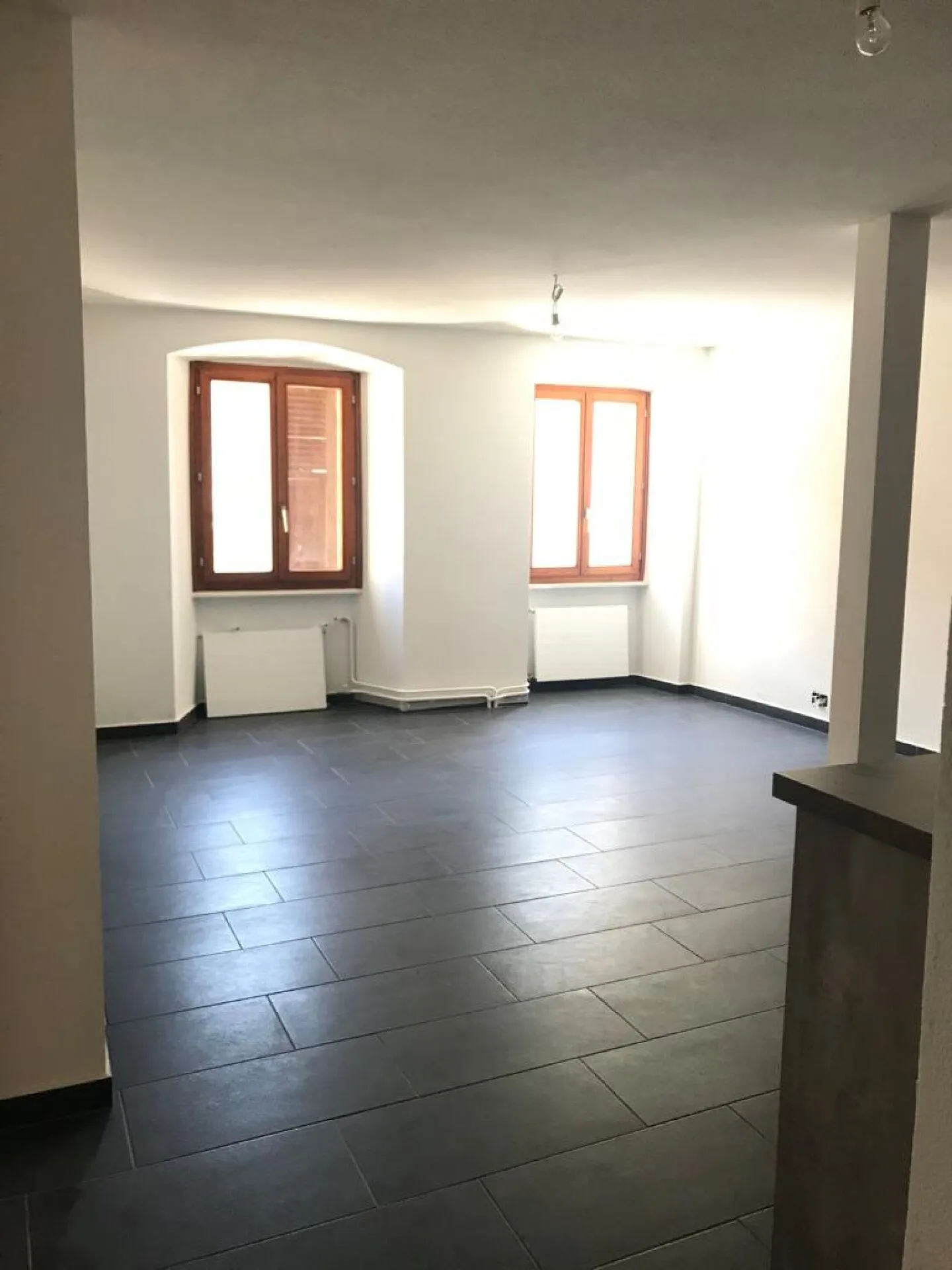Lotti PPE in un edificio misto idealmente situato in Piazza Centrale a St-Léonard - Foto 7 di 9