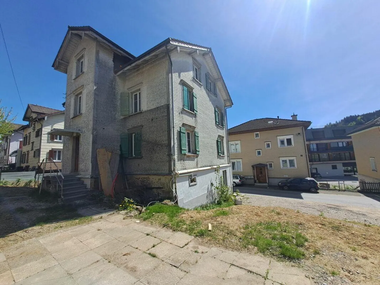 Casa multifamiliare da ristrutturare con potenziale di sviluppo - Foto 2 di 11