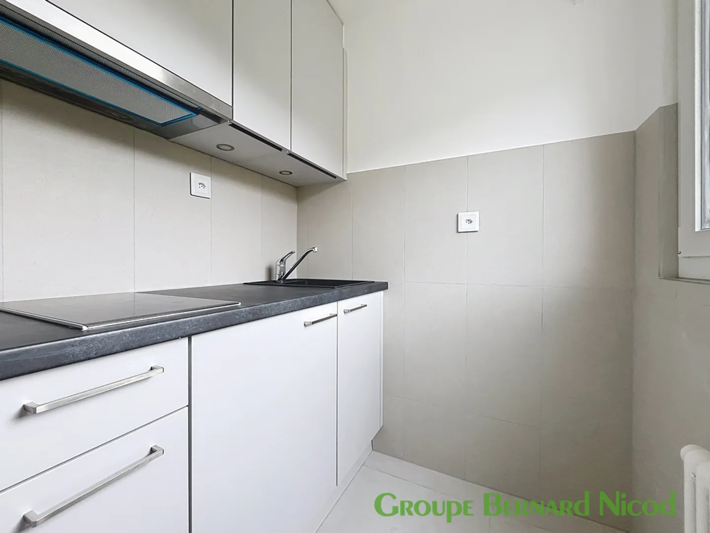 Studio rénové au 8ème étage - Pierrier 5 - Photo 2 sur 5