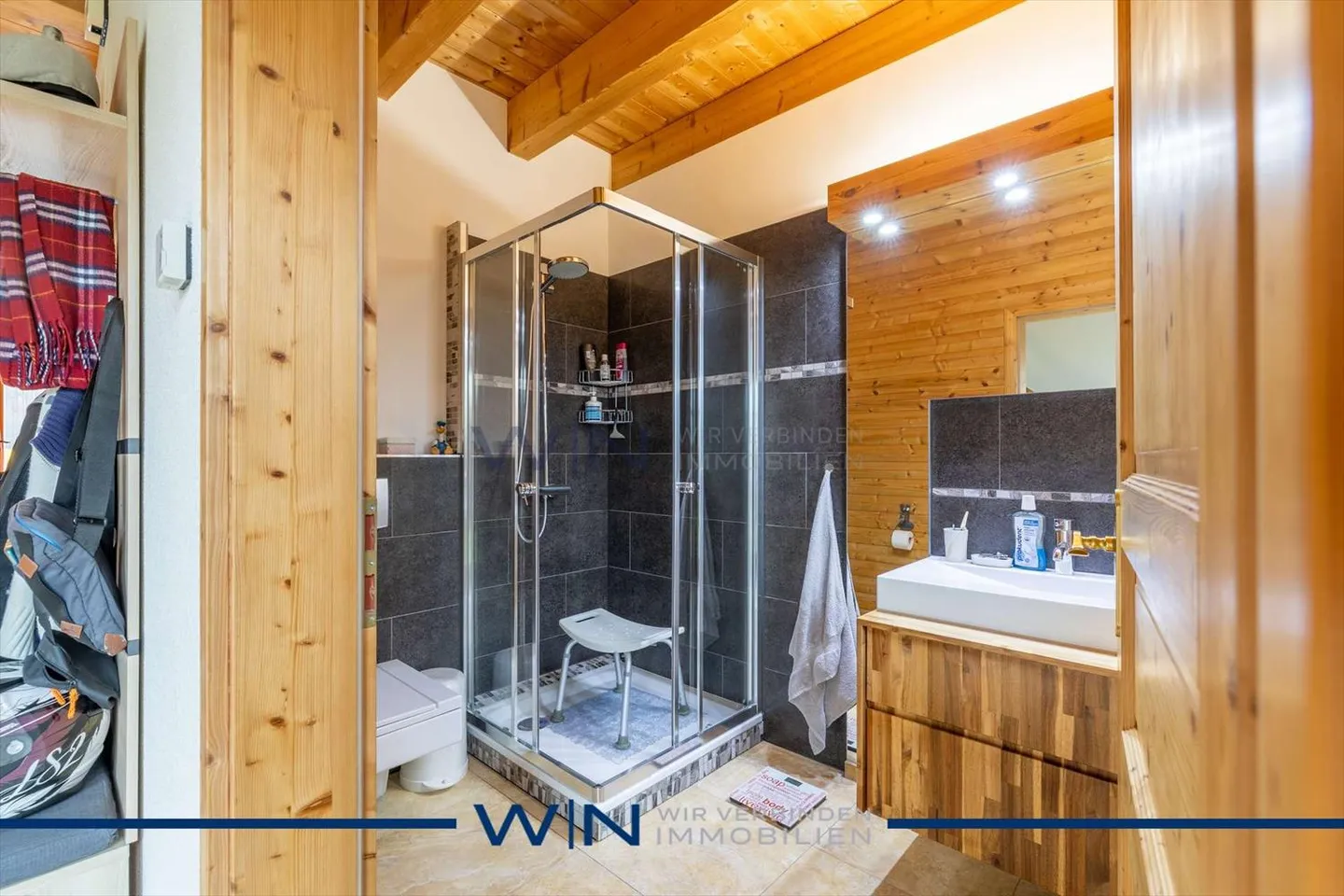 Family idyll with plenty of space and a large garden - Photo 10 of 13