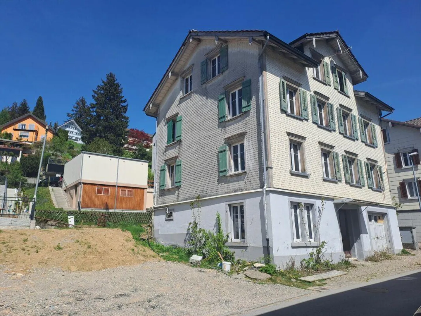 Casa multifamiliare da ristrutturare con potenziale di sviluppo - Foto 4 di 11