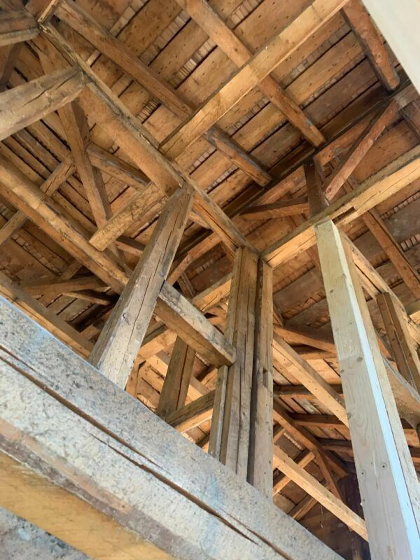 Casa multifamiliare da ristrutturare con potenziale di sviluppo - Foto 8 di 11